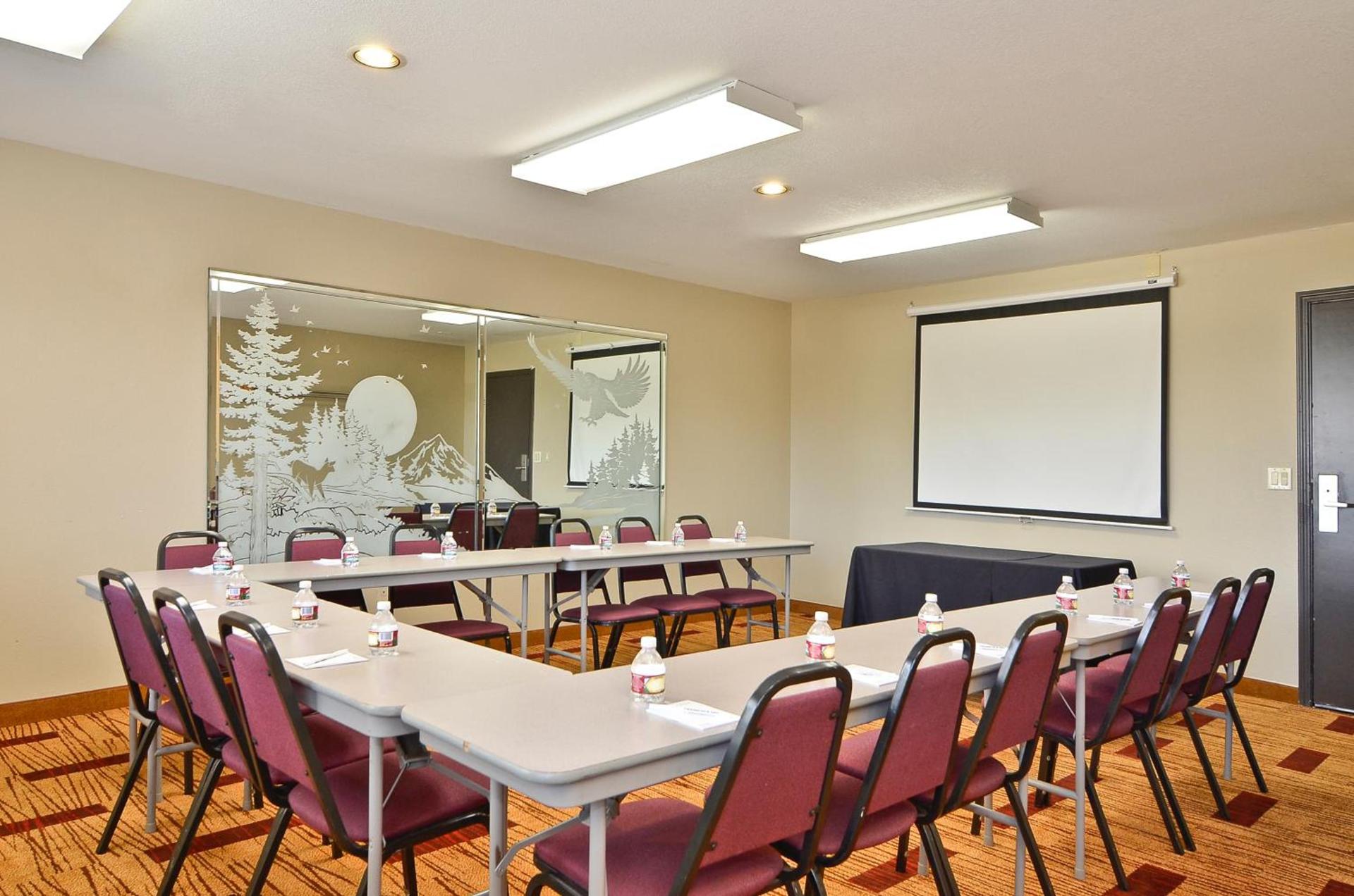 Clackamas Inn and Suites photo 6
