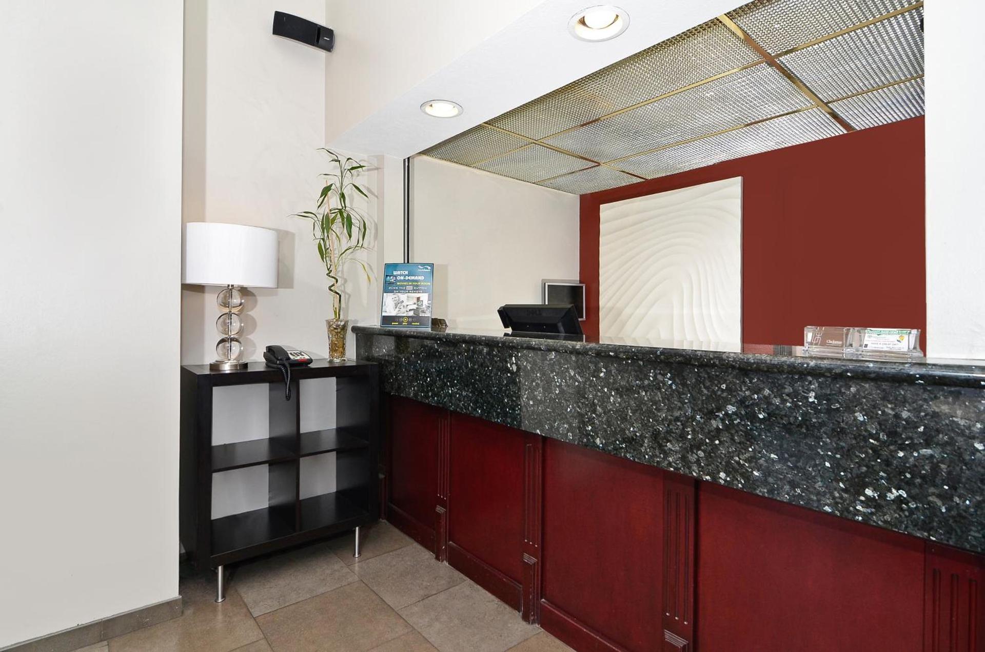 Clackamas Inn and Suites photo 9
