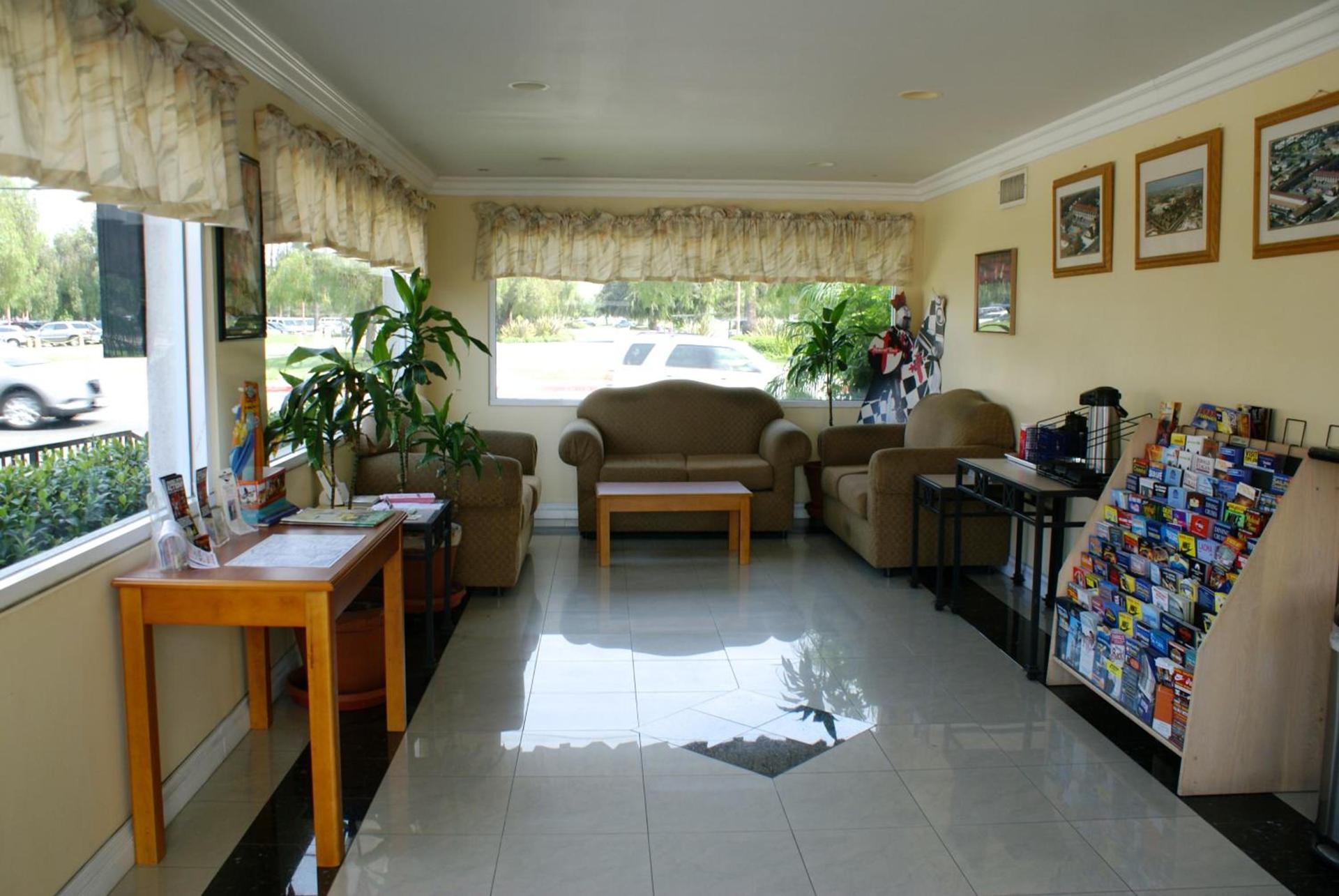 Colony Inn photo 22