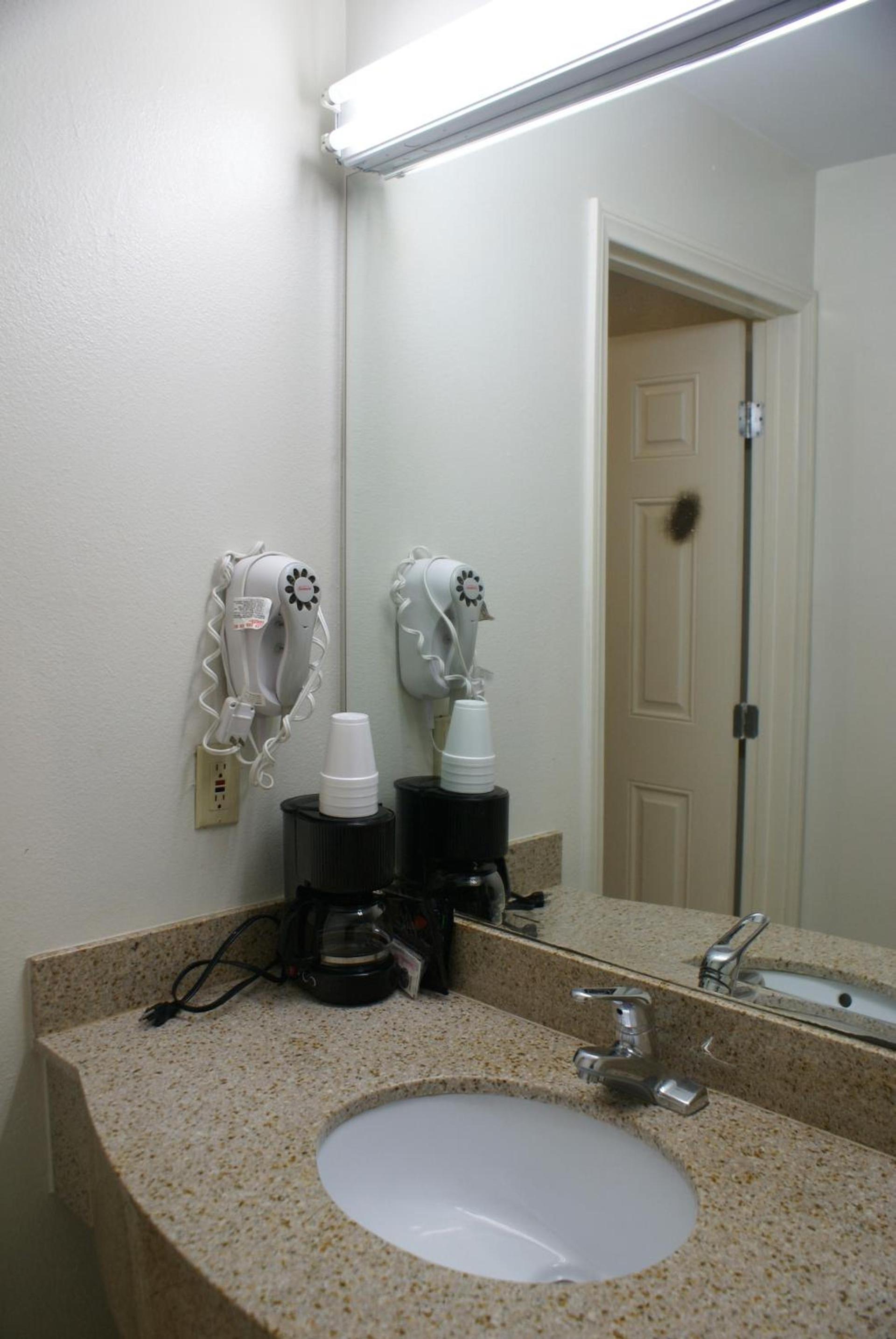 Colony Inn photo 45