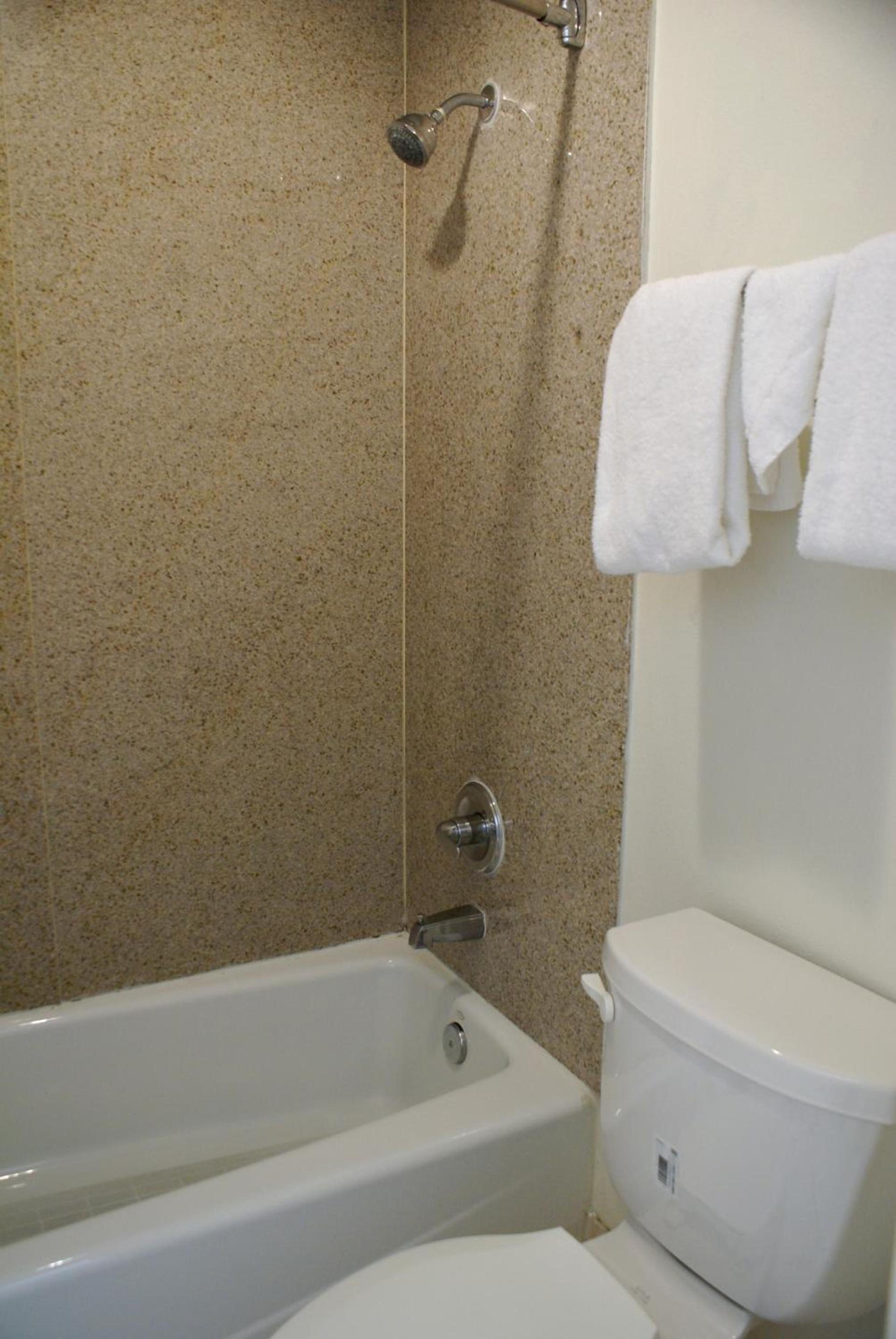 Colony Inn photo 44