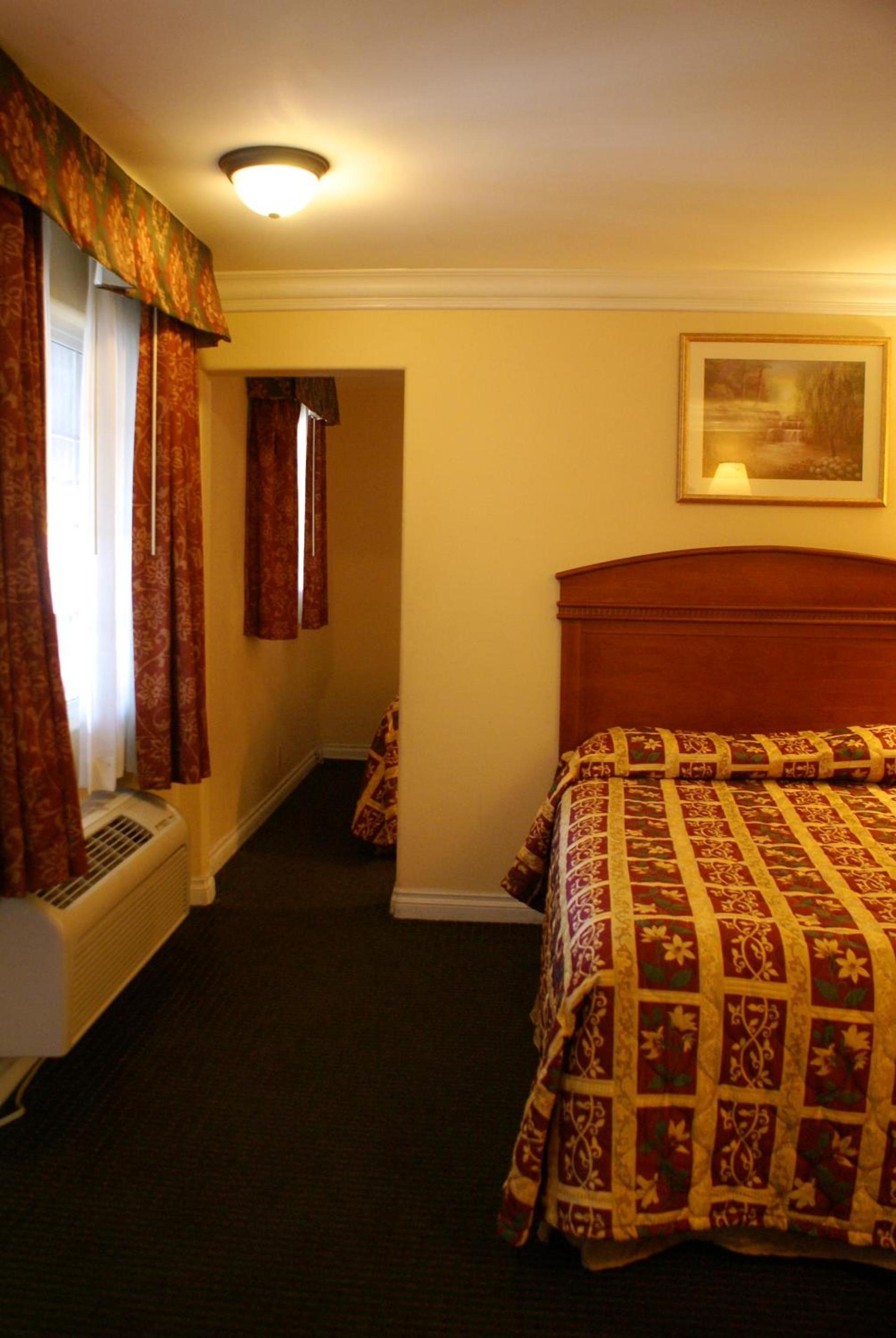 Colony Inn photo 43
