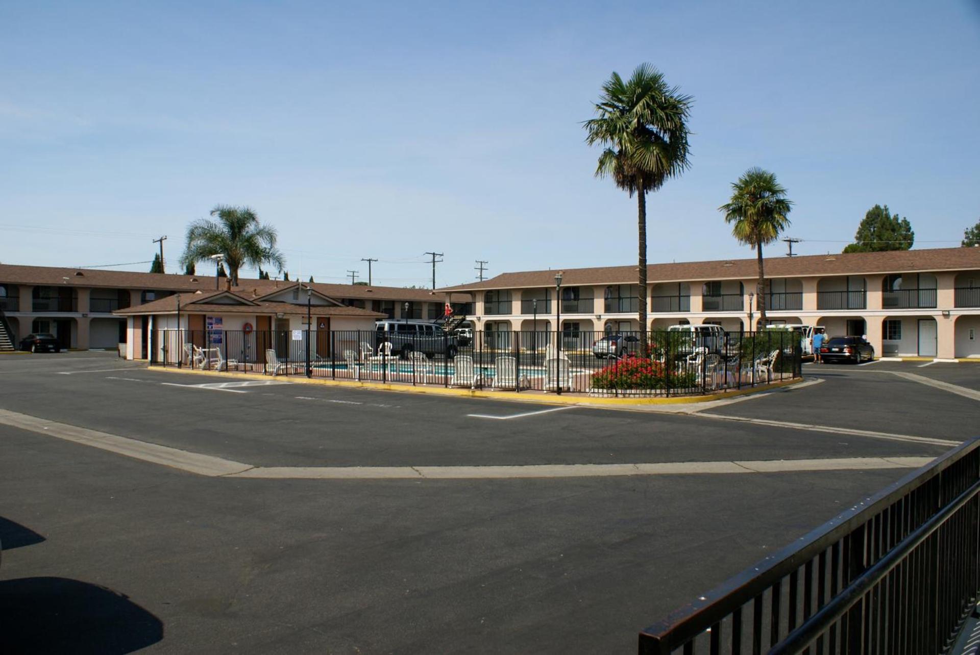 Colony Inn photo 17