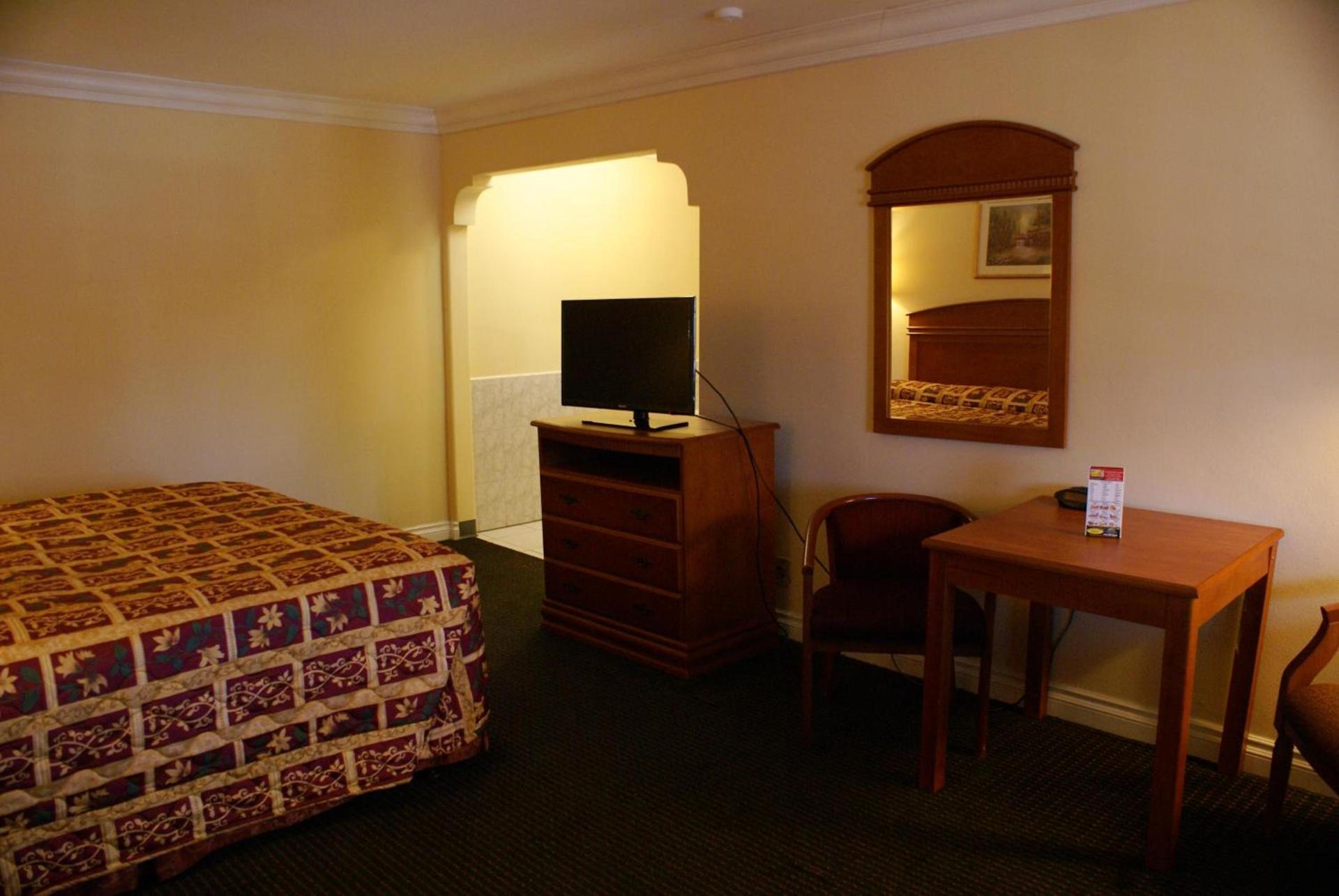 Colony Inn photo 42