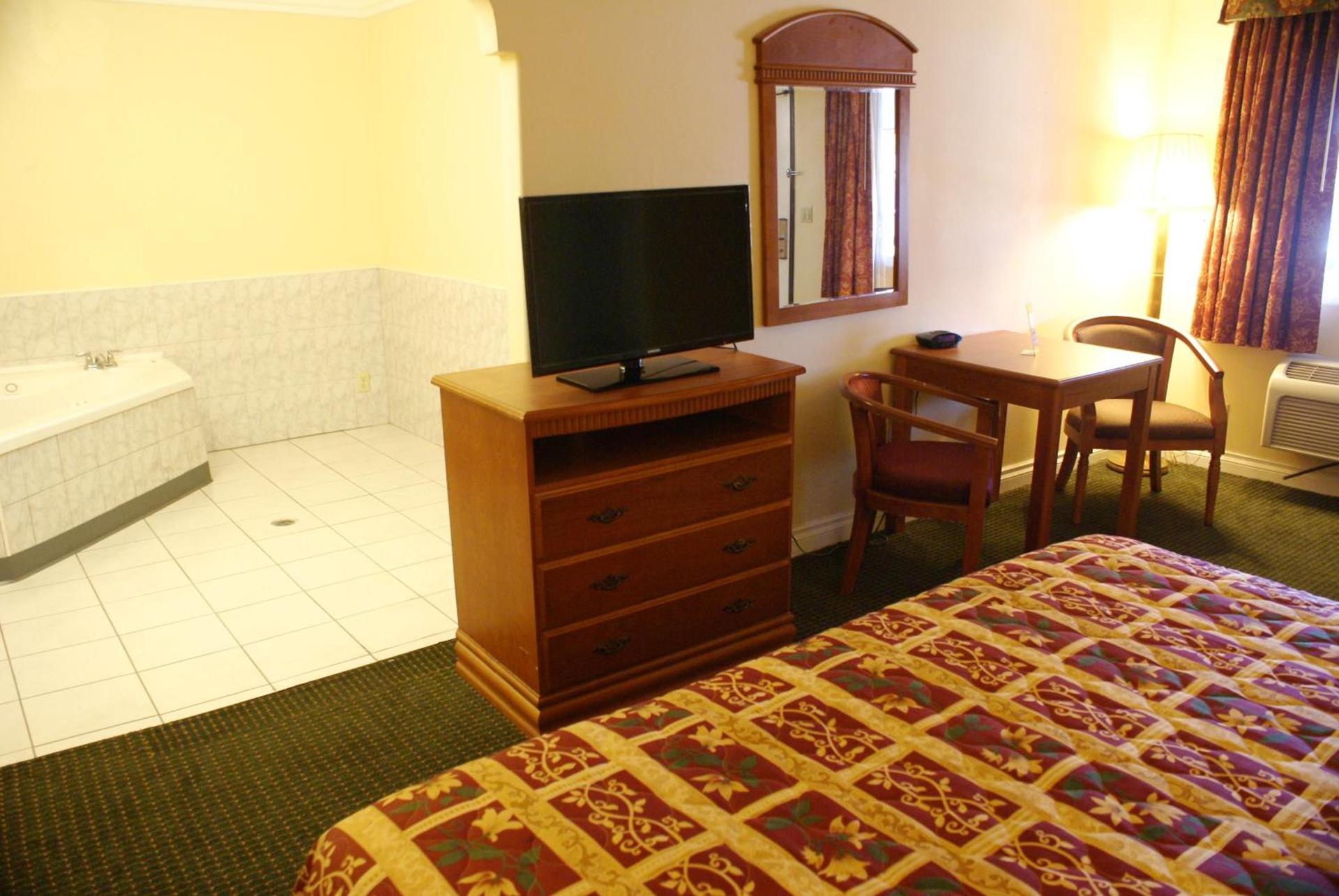 Colony Inn photo 40