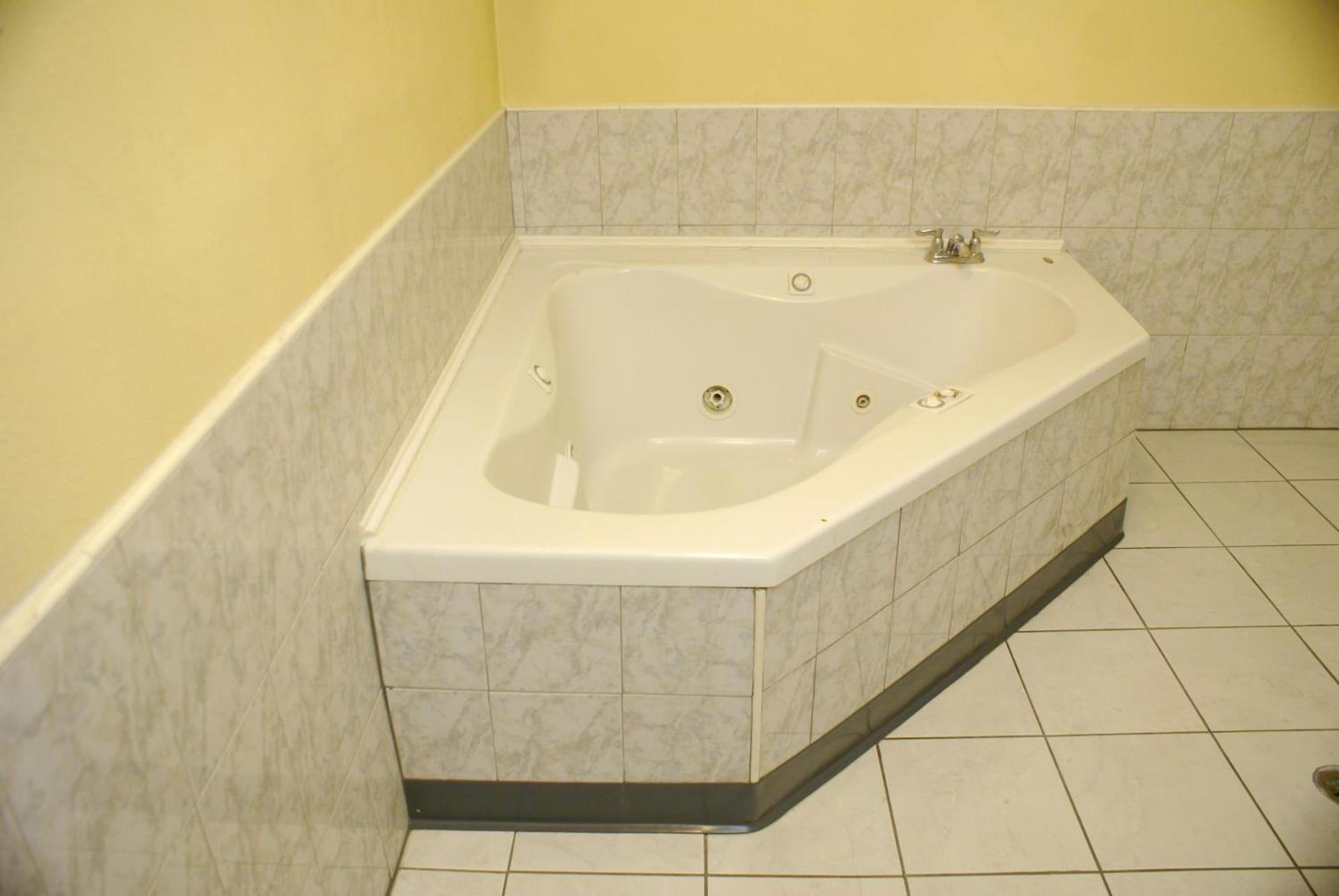 Colony Inn photo 37