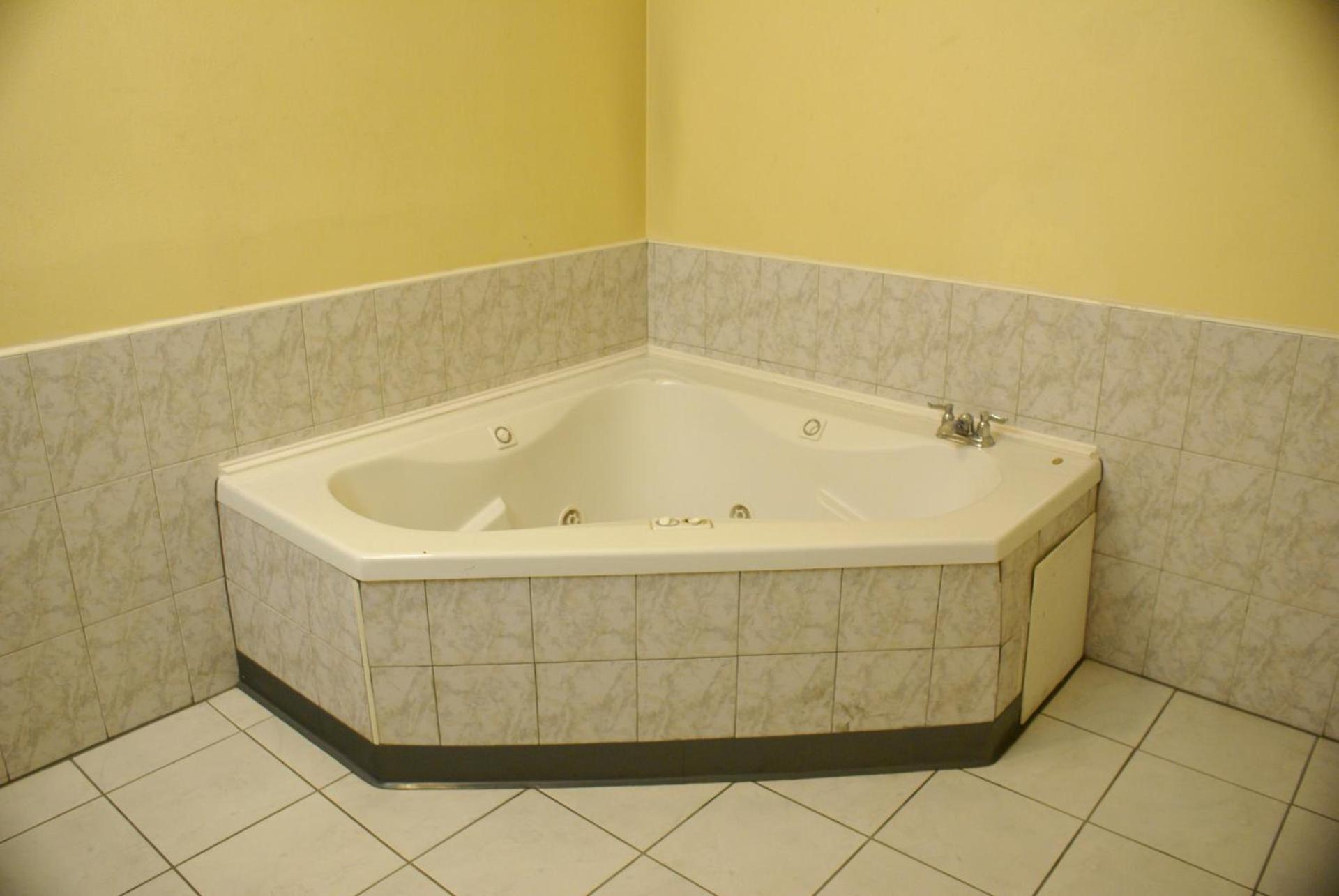 Colony Inn photo 38