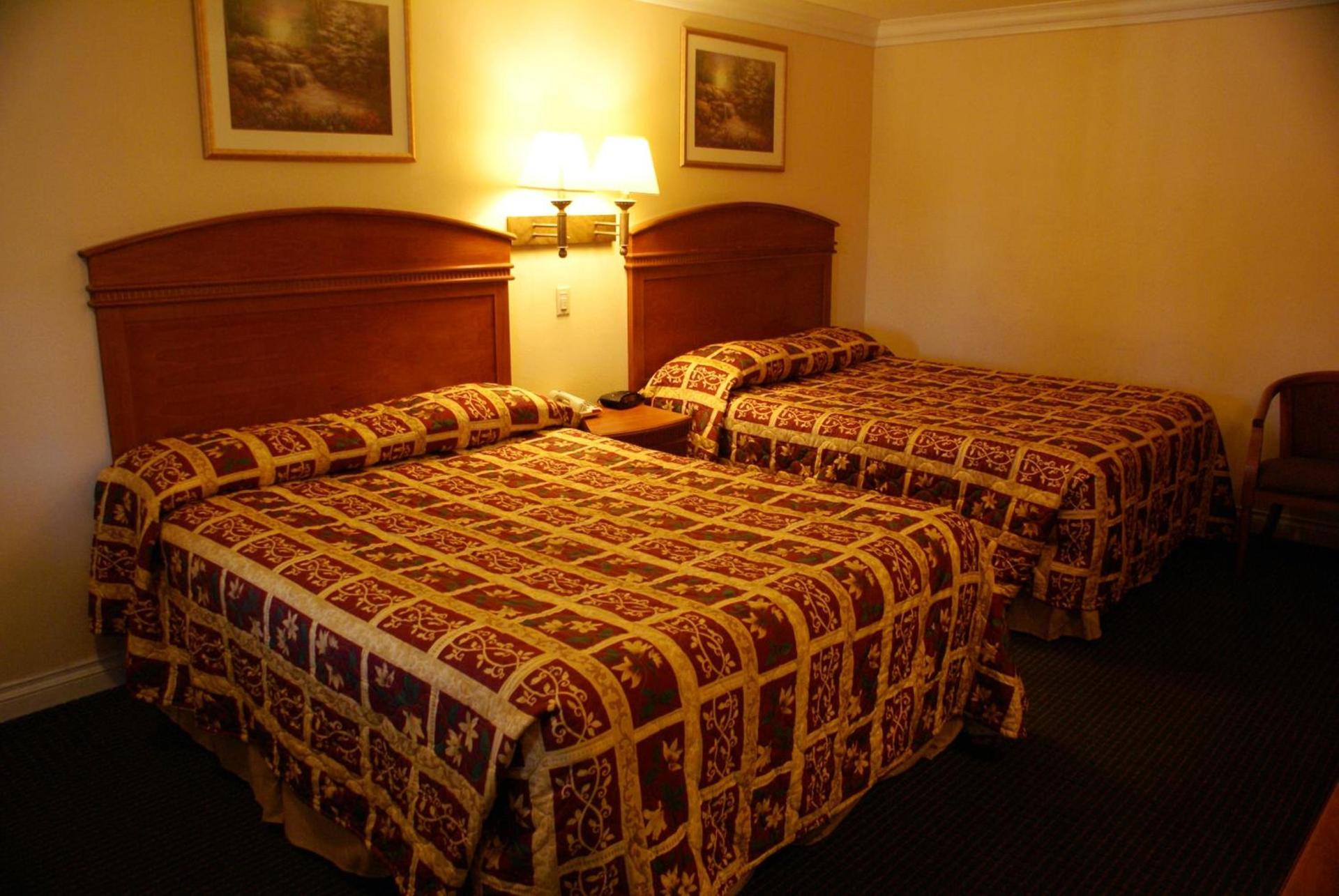Colony Inn photo 33