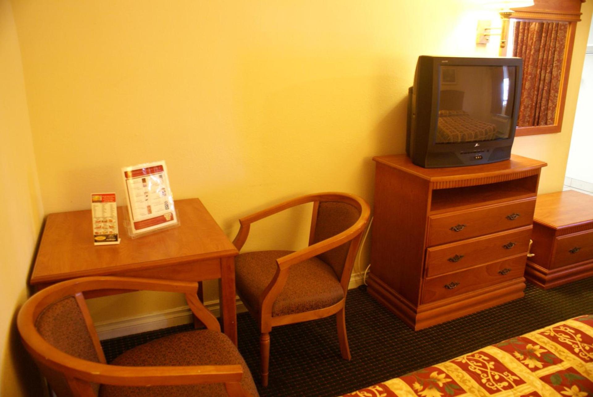 Colony Inn photo 32