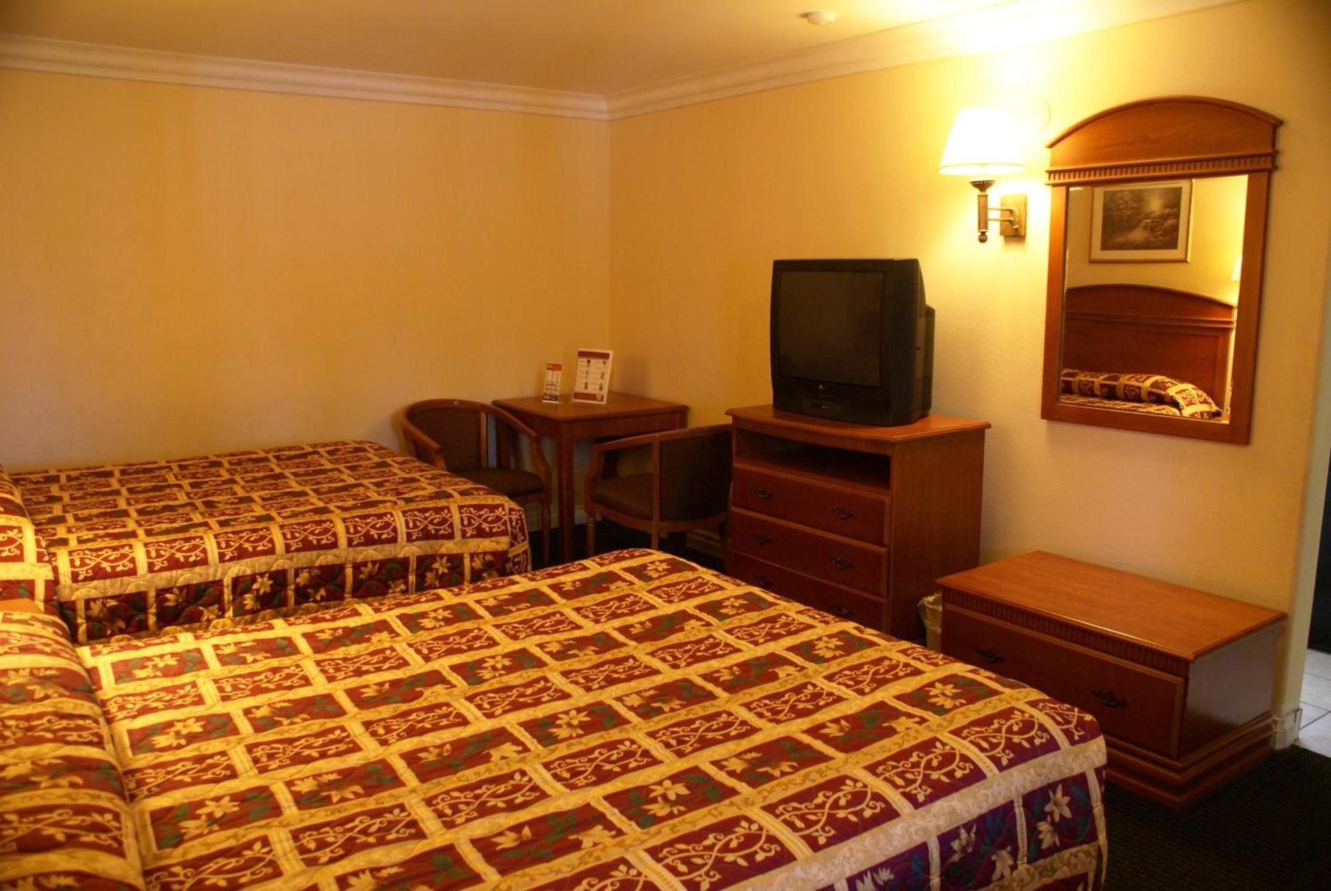 Colony Inn photo 3