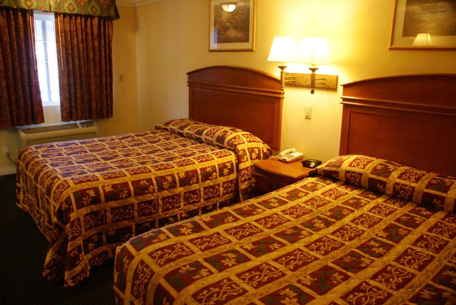 Colony Inn photo 30