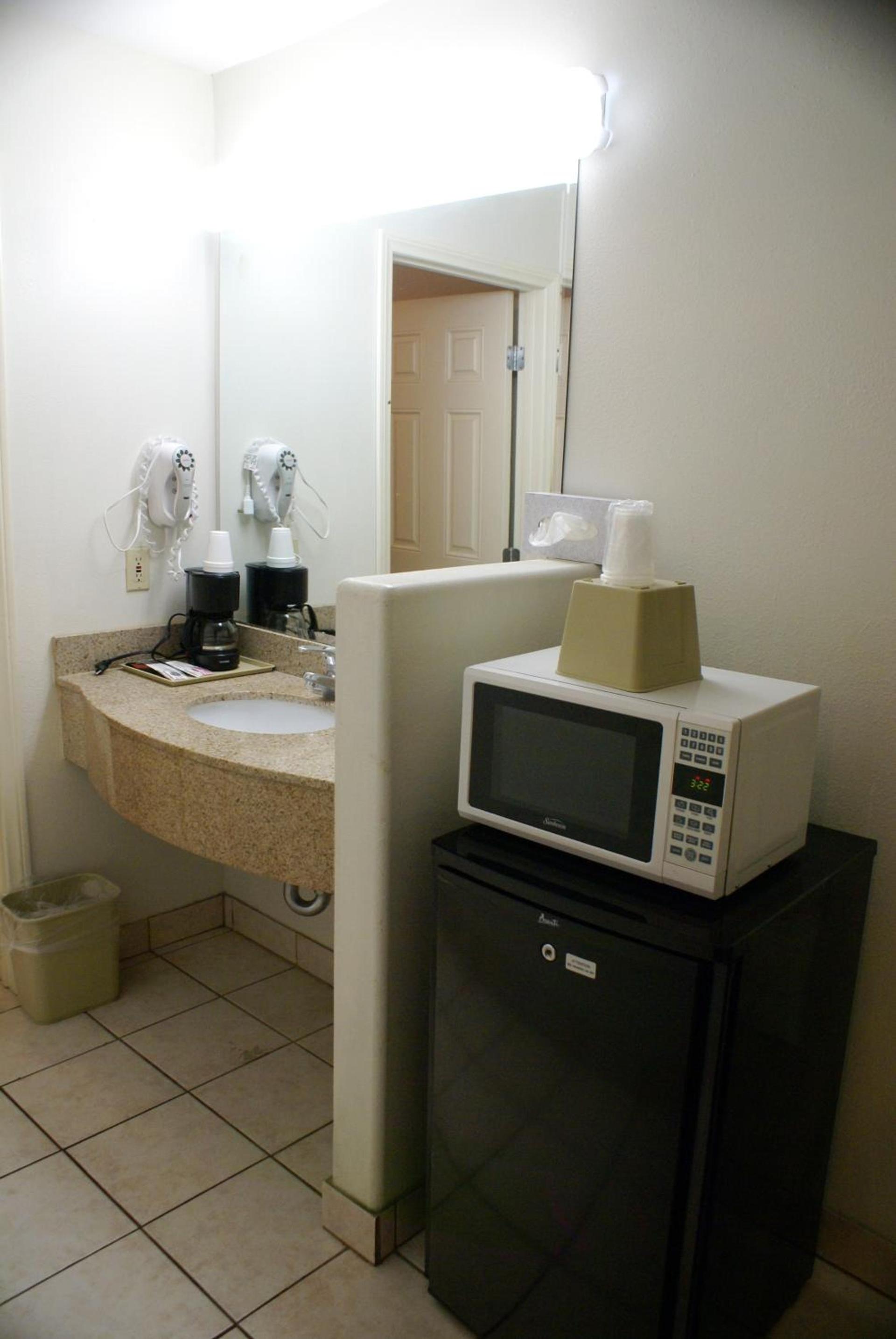 Colony Inn photo 28