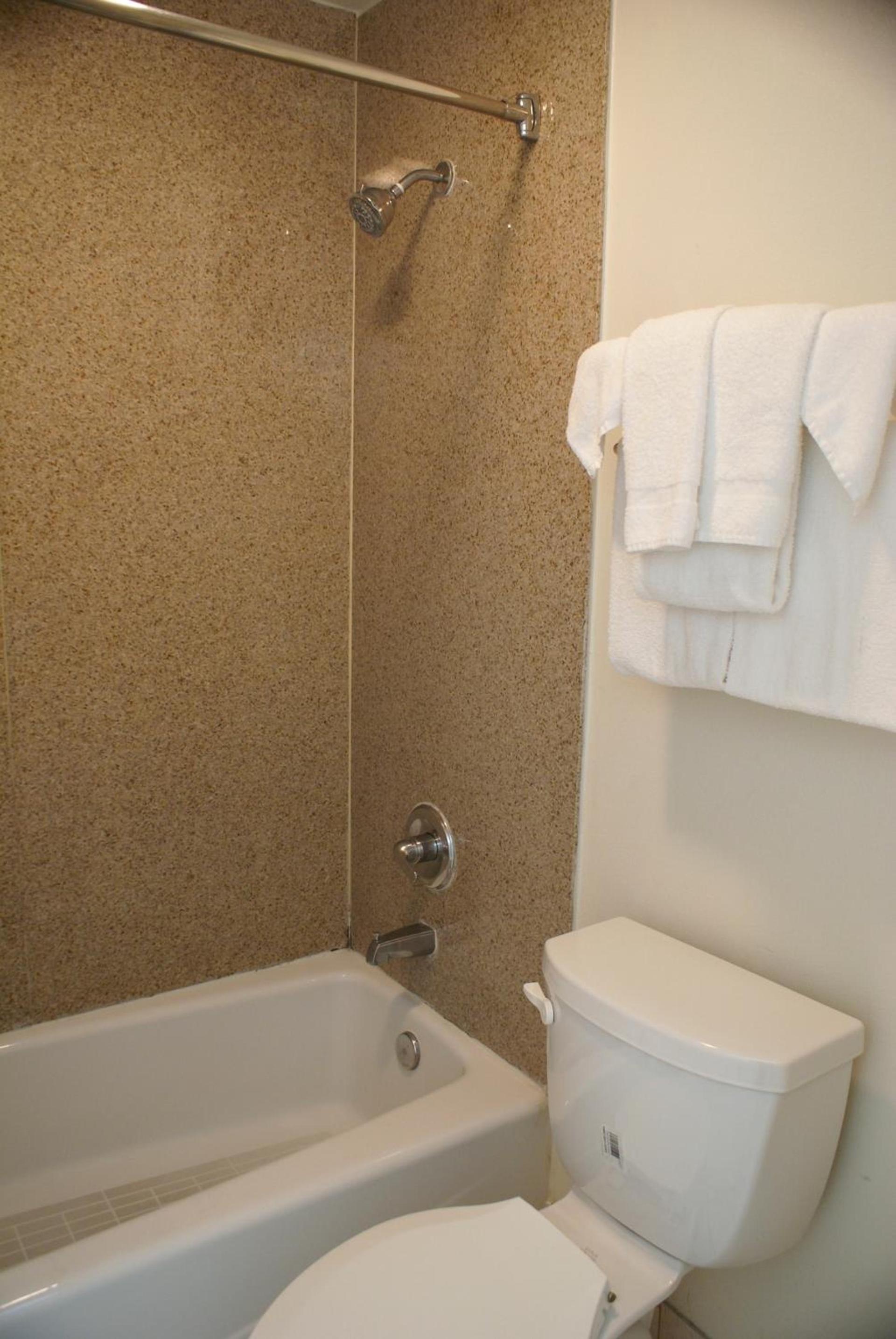 Colony Inn photo 26