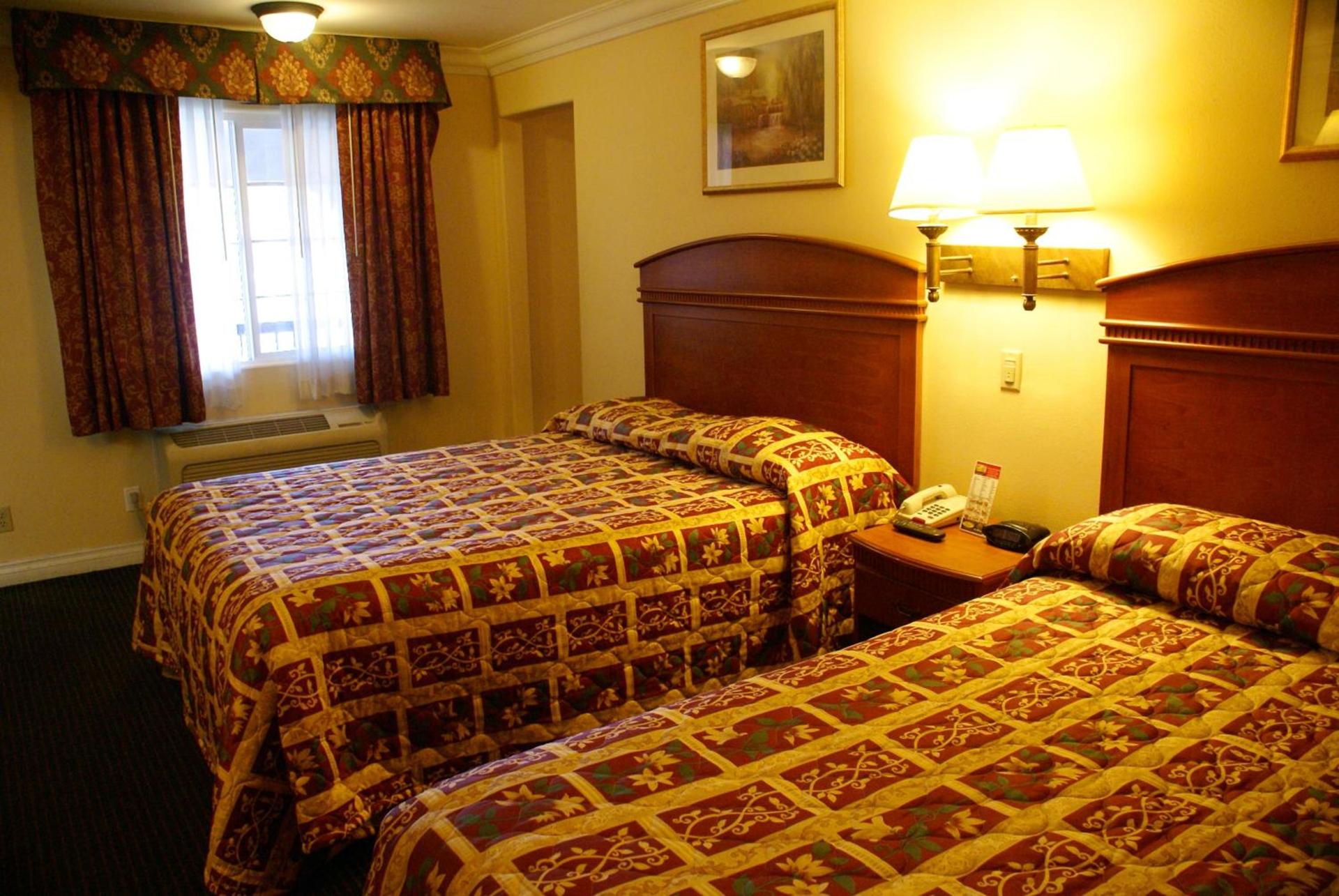 Colony Inn photo 2