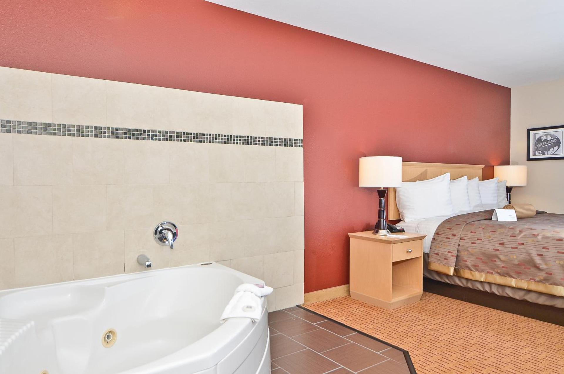 Clackamas Inn and Suites photo 18