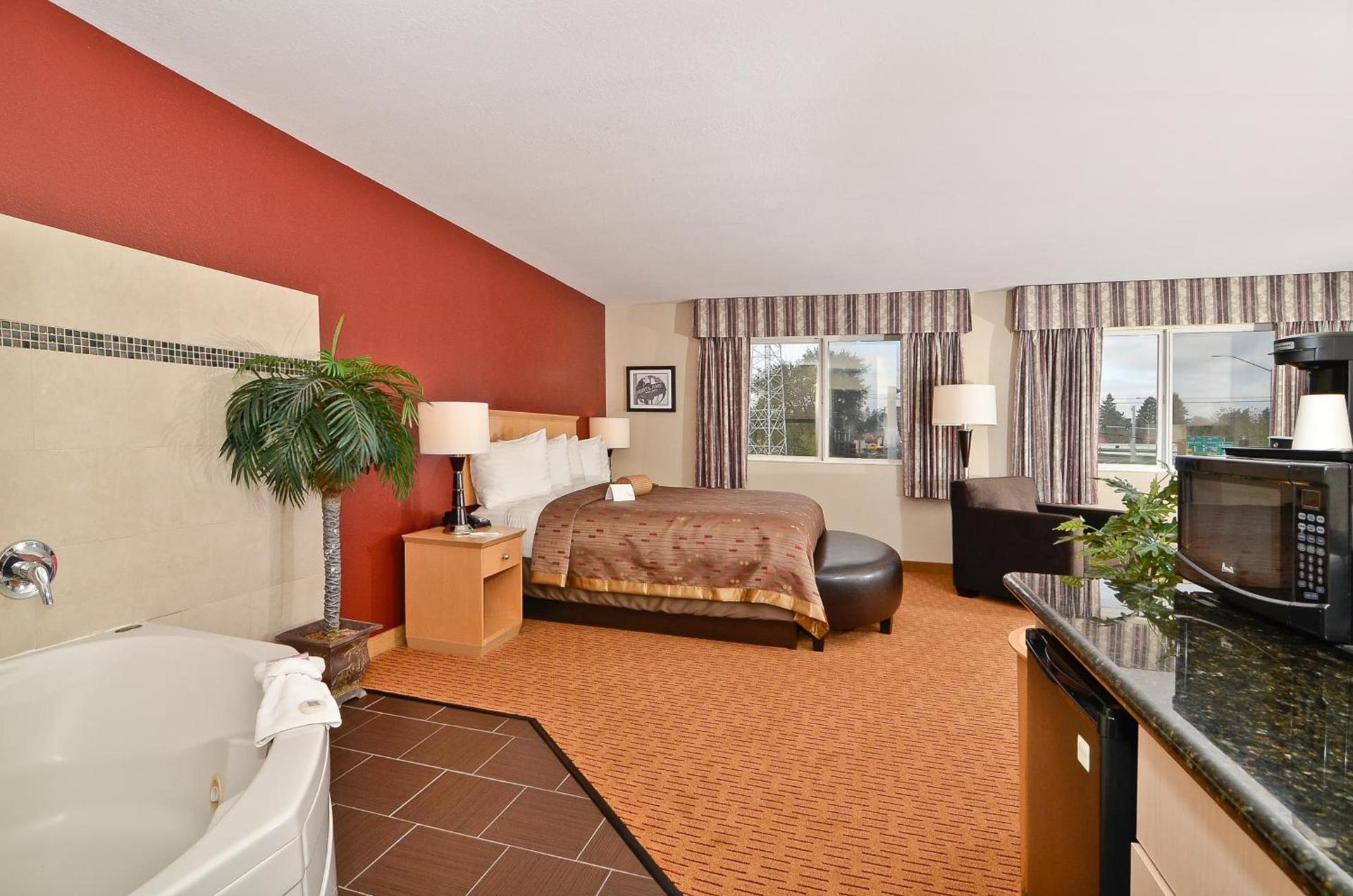Clackamas Inn and Suites photo 19