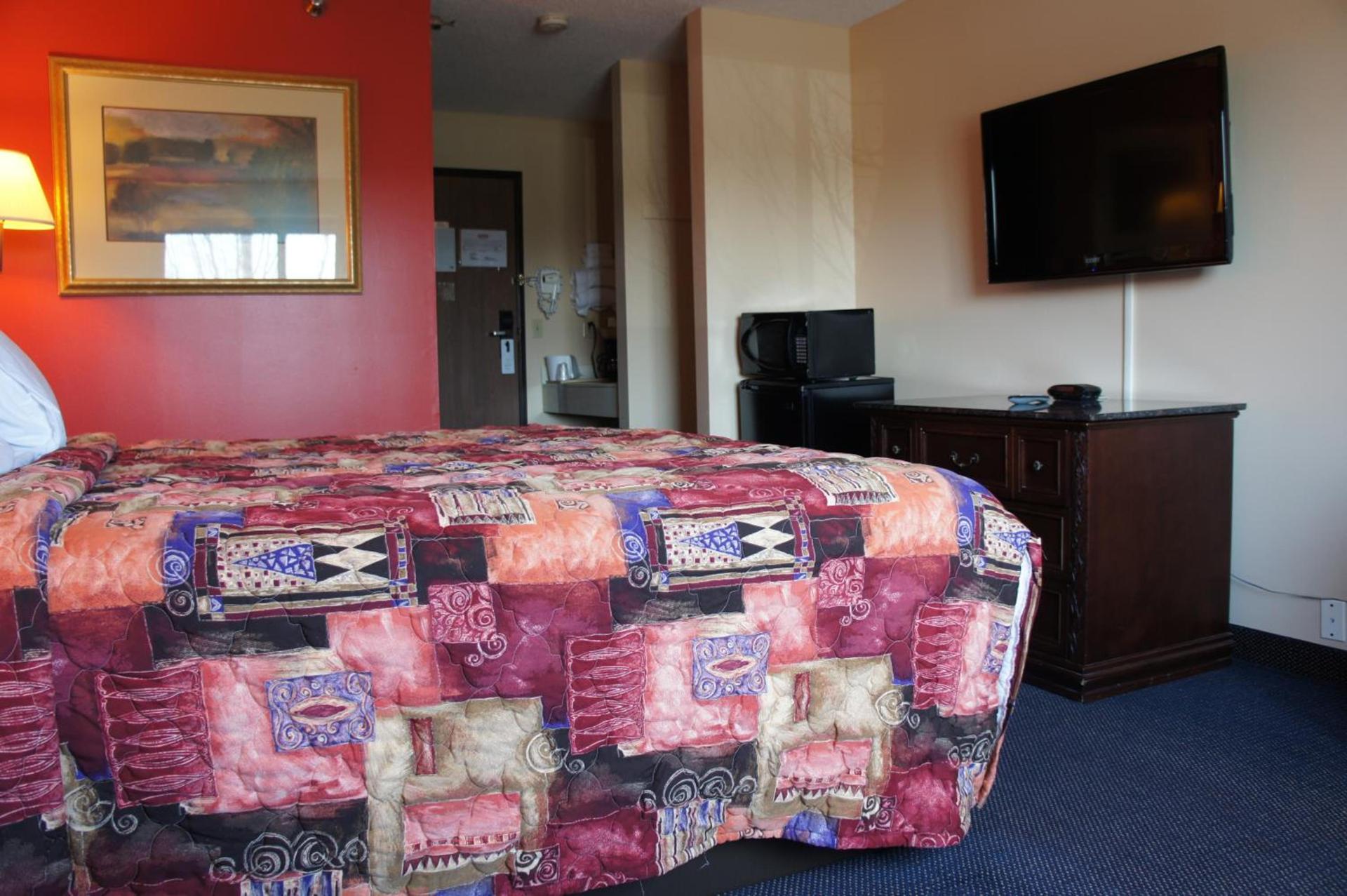 Coratel Inn and Suites Maple Grove photo 60