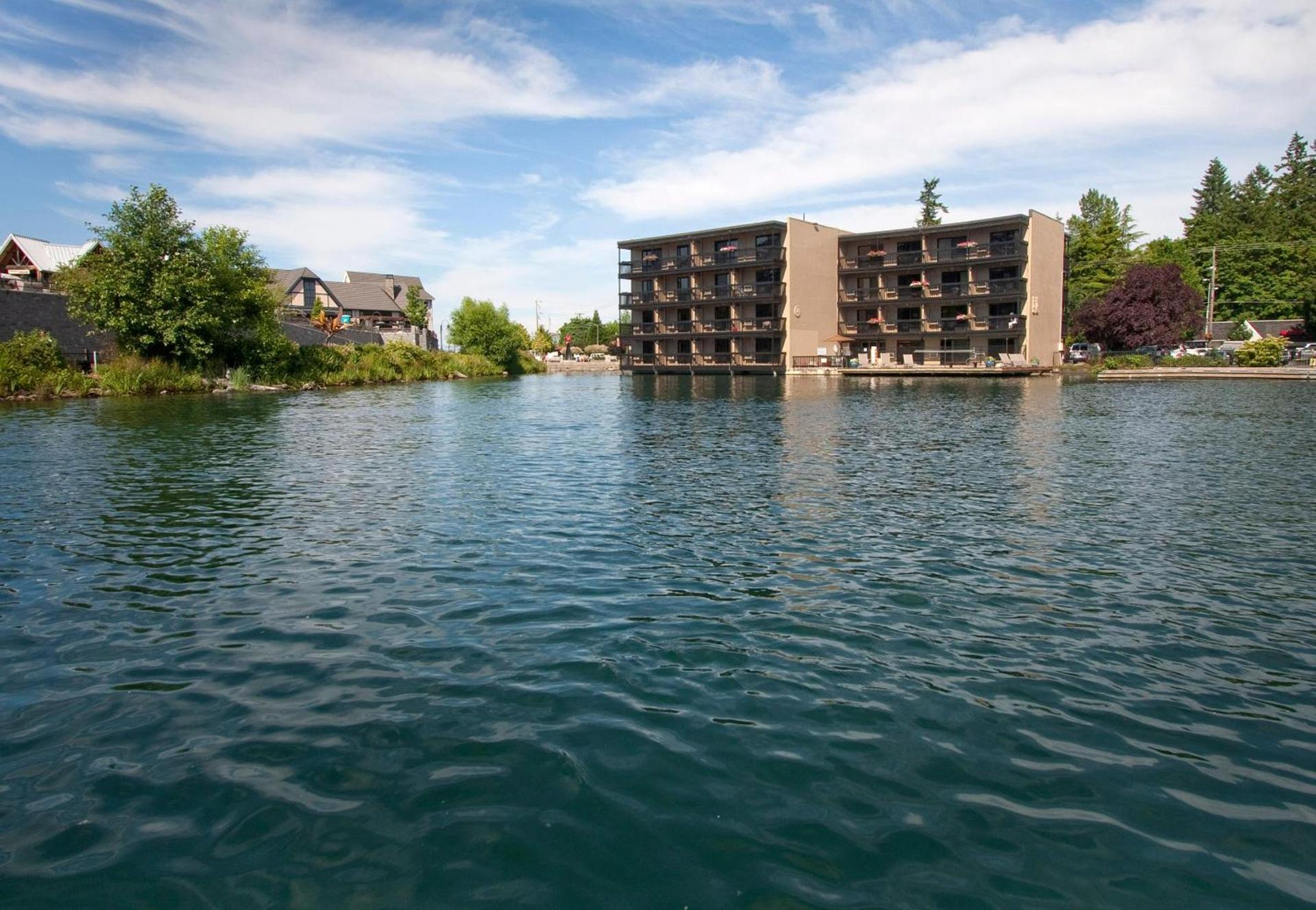 Lakeshore Inn photo 5