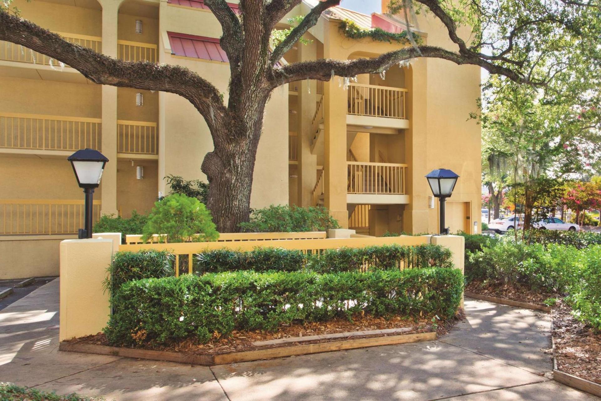 La Quinta Inn & Suites by Wyndham Charleston Riverview photo 2