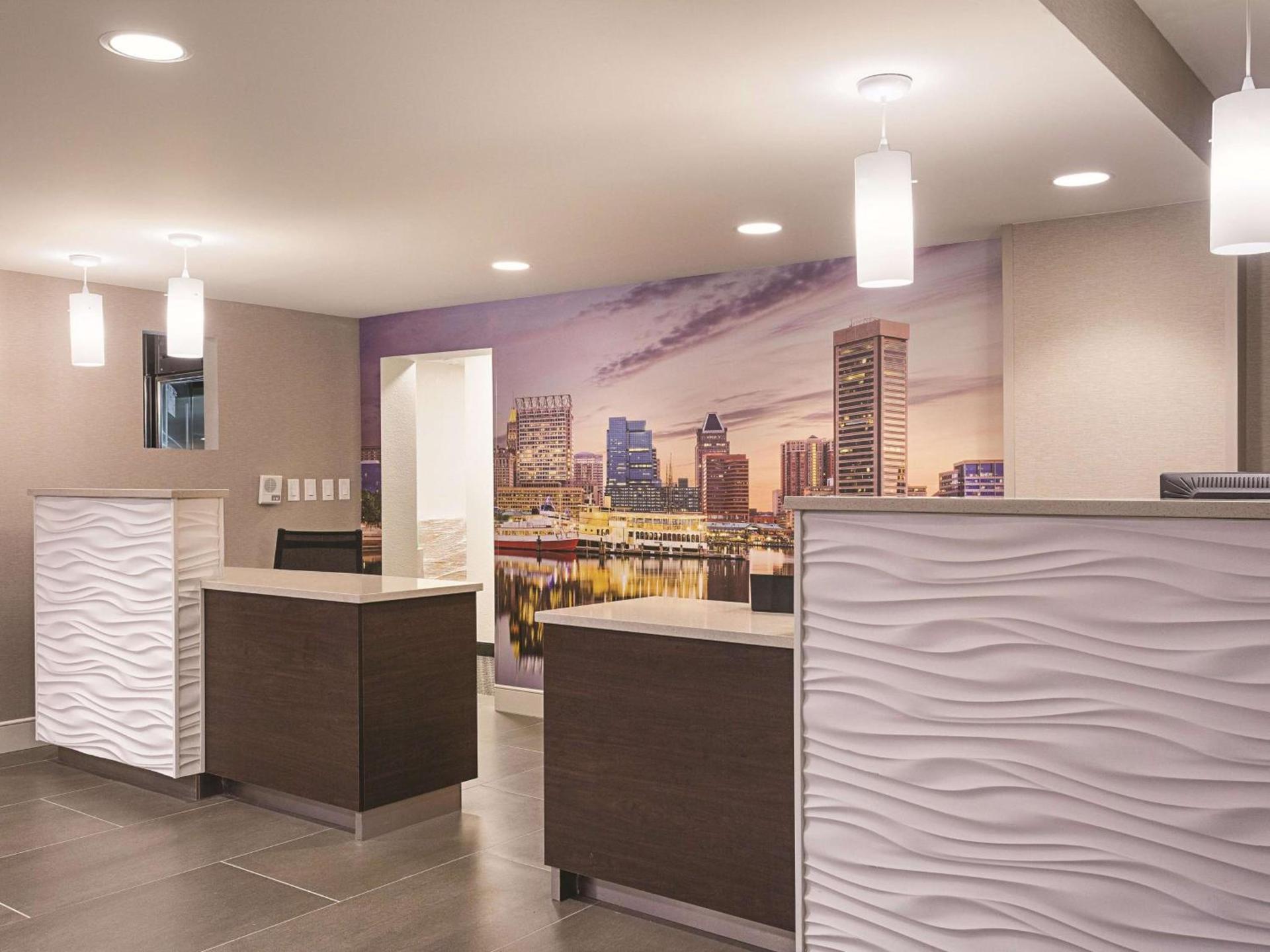 La Quinta by Wyndham Baltimore BWI Airport photo 11