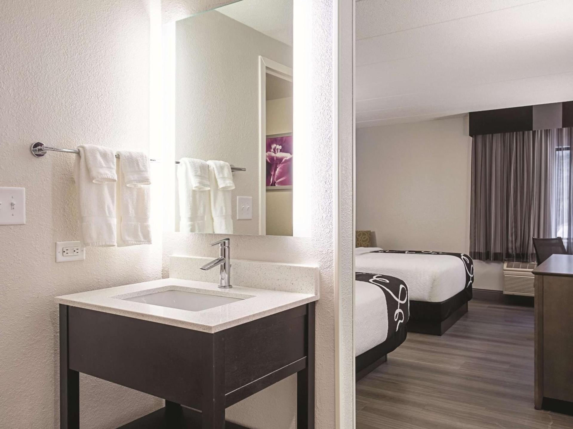 La Quinta by Wyndham Baltimore N / White Marsh photo 10