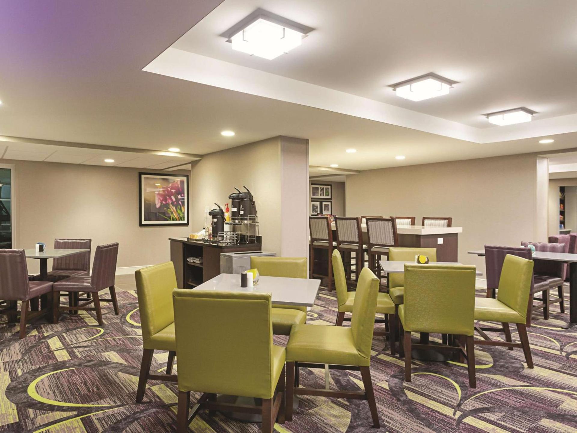 La Quinta by Wyndham Baltimore BWI Airport photo 10