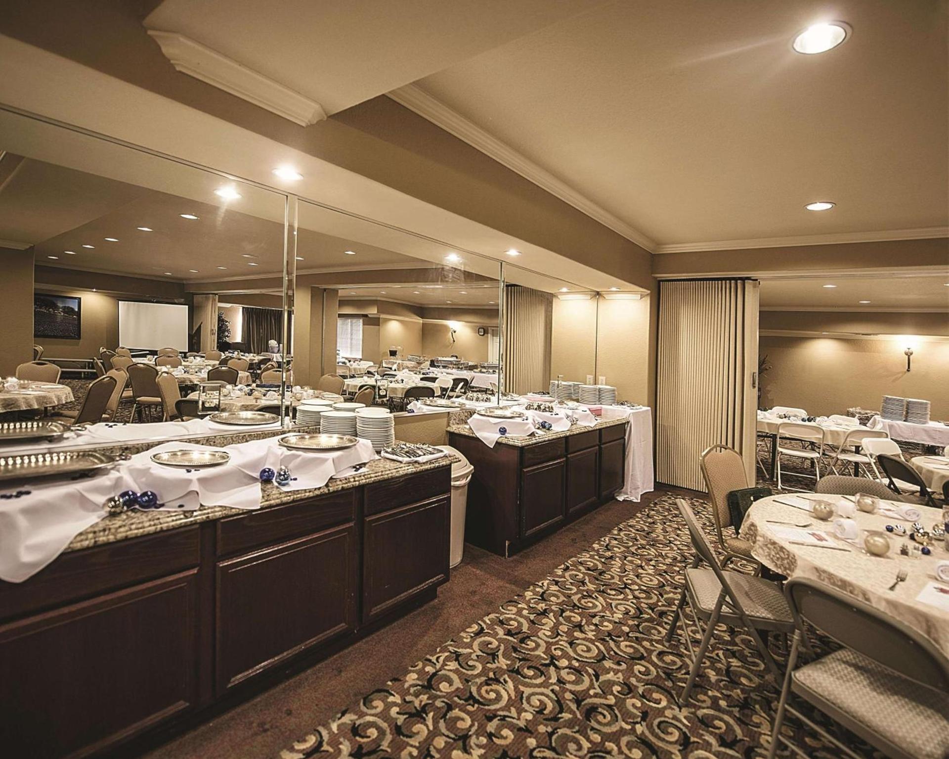 La Quinta by Wyndham Marble Falls photo 42
