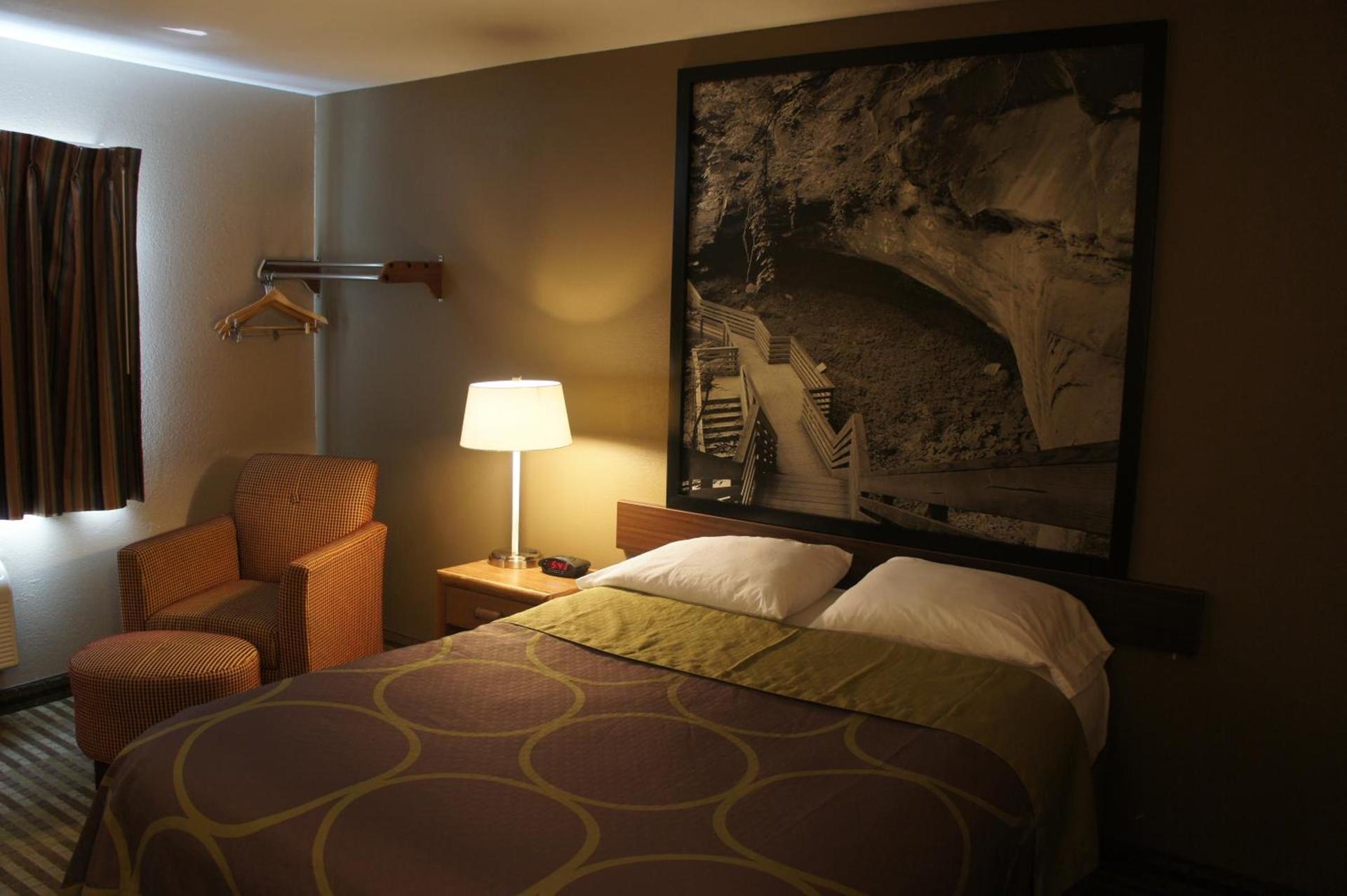 Super 8 by Wyndham Fremont NE photo 11