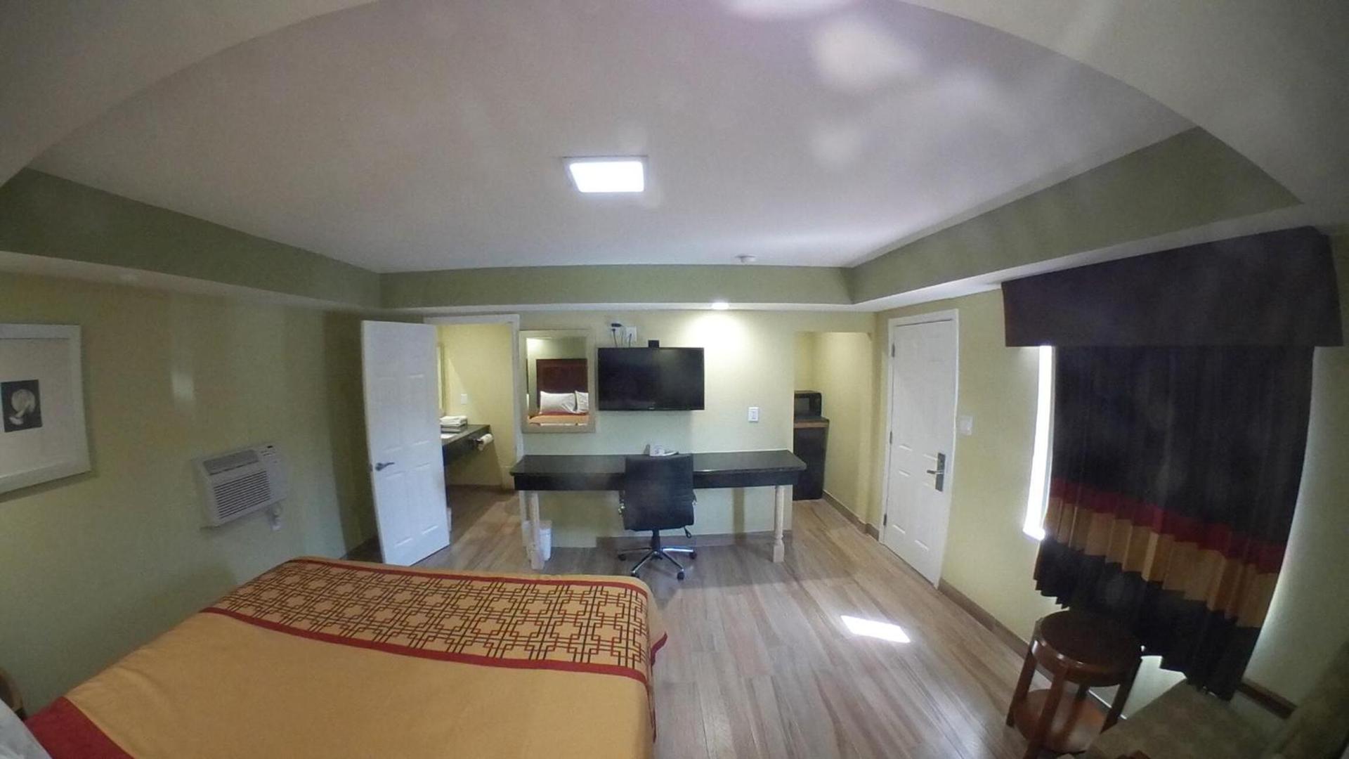 Travel Inn of Riviera Beach photo 25