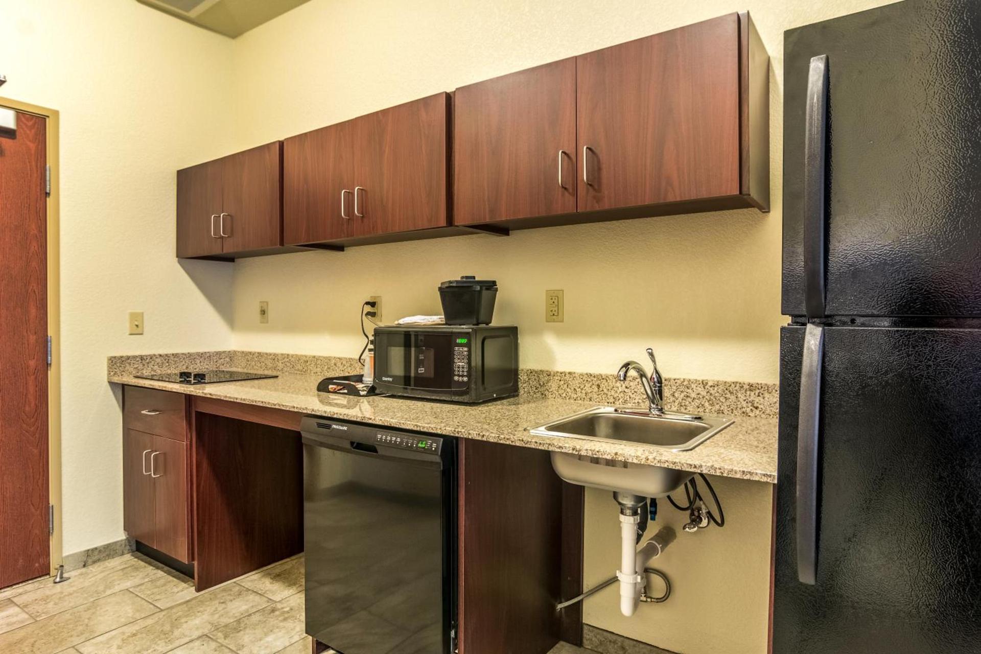Cobblestone Hotel & Suites - Torrington photo 16