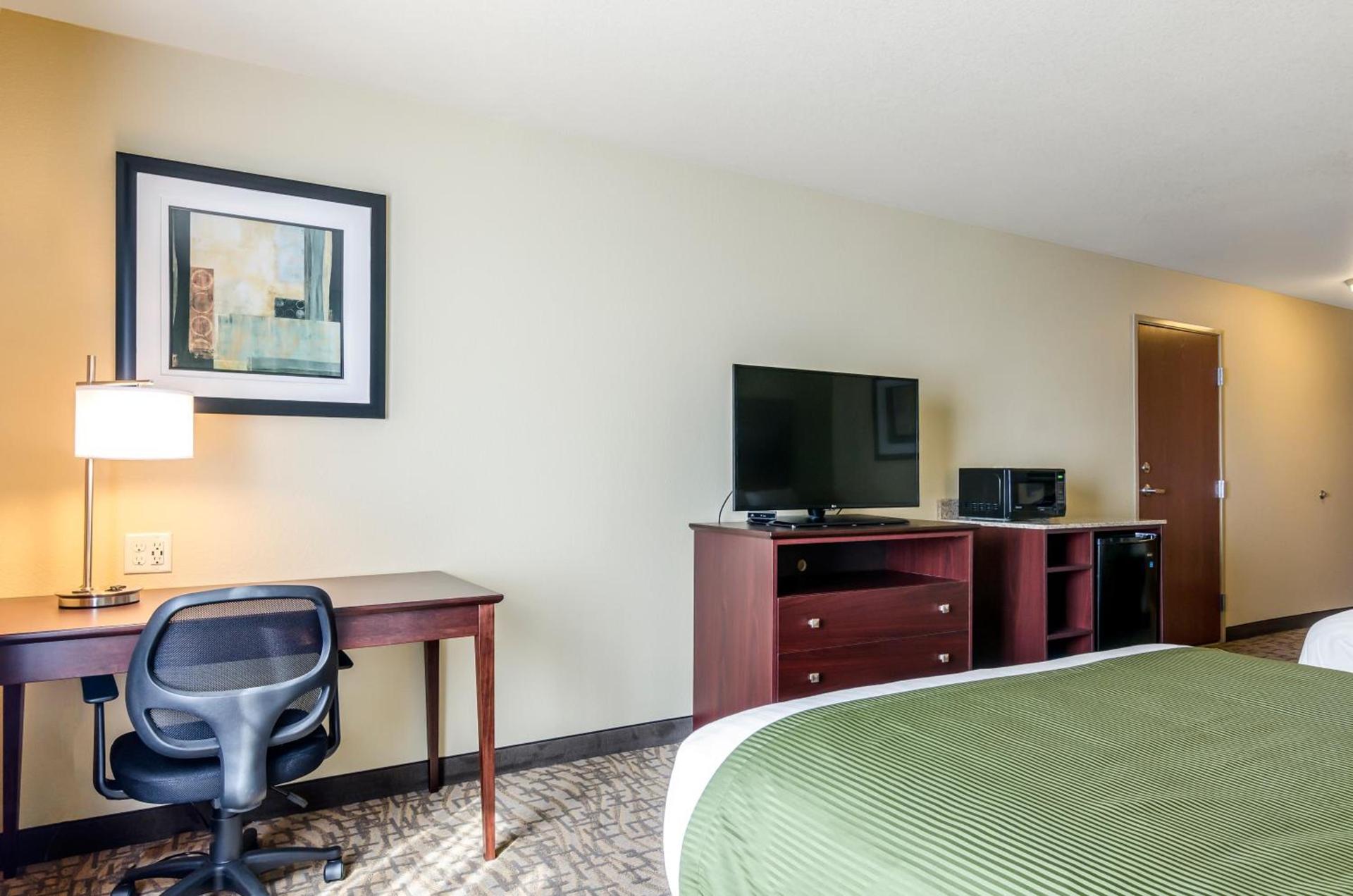Cobblestone Hotel & Suites - Torrington photo 13