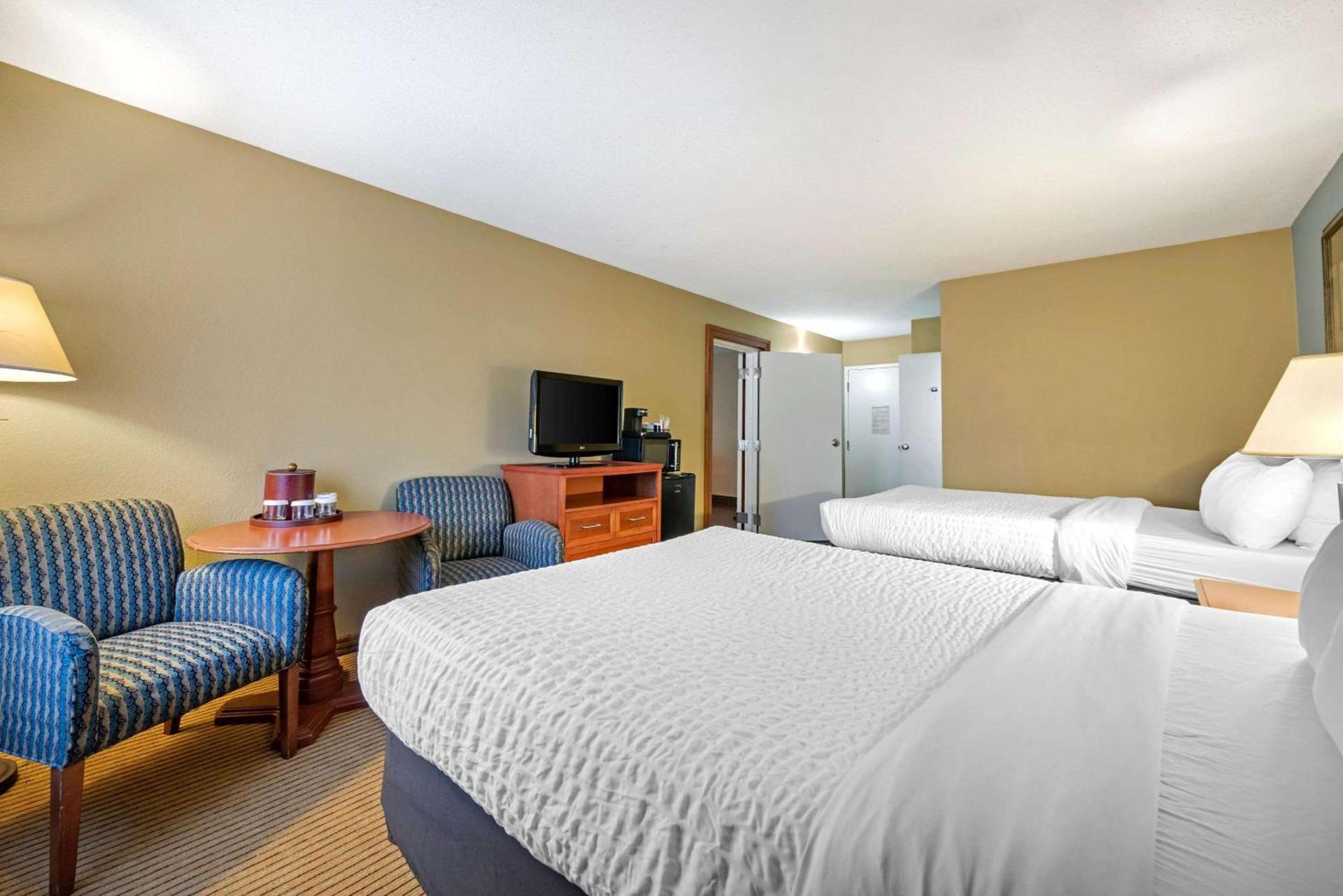 Clarion Hotel Conference Center Lexington North photo 98
