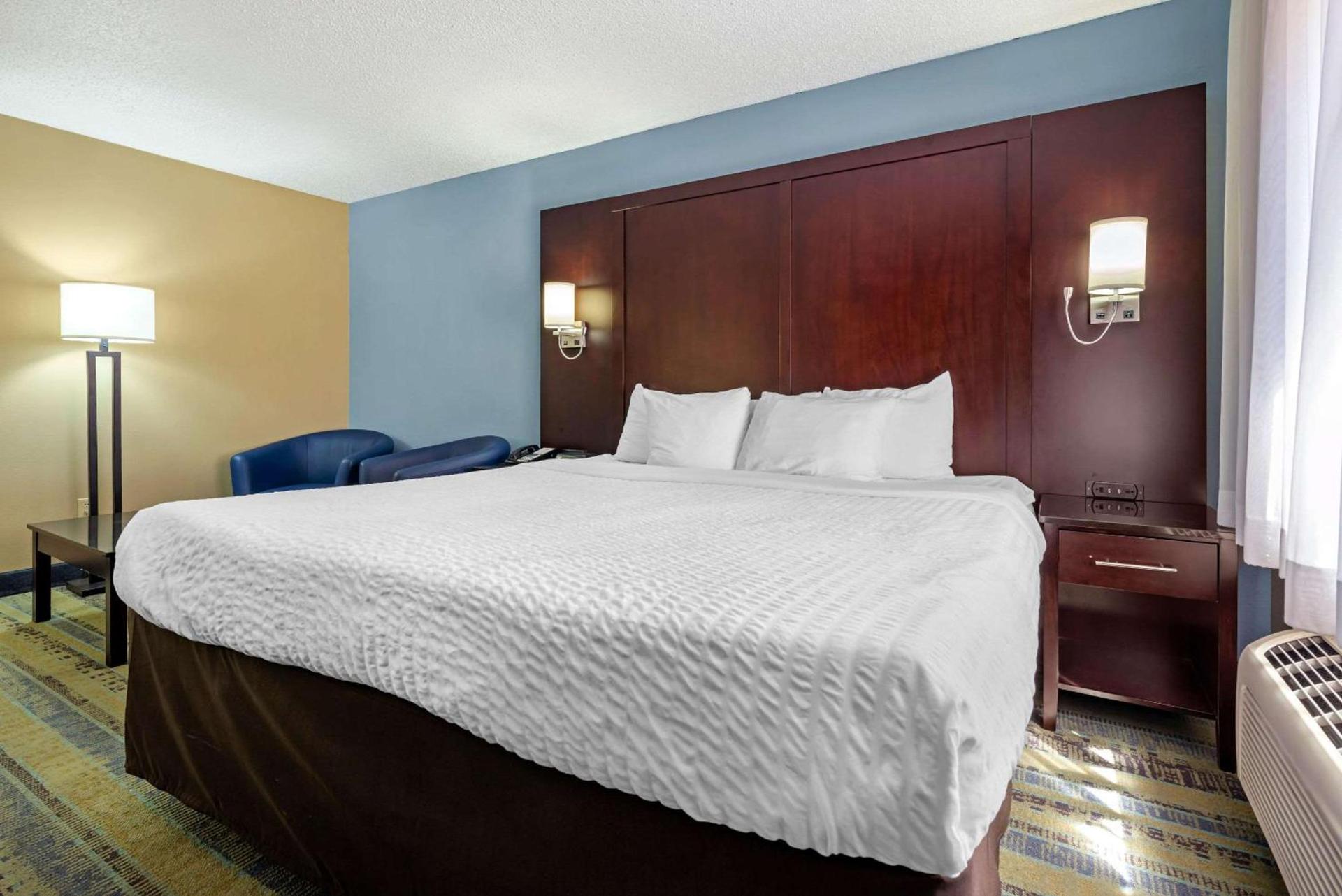 Clarion Hotel Conference Center Lexington North photo 94
