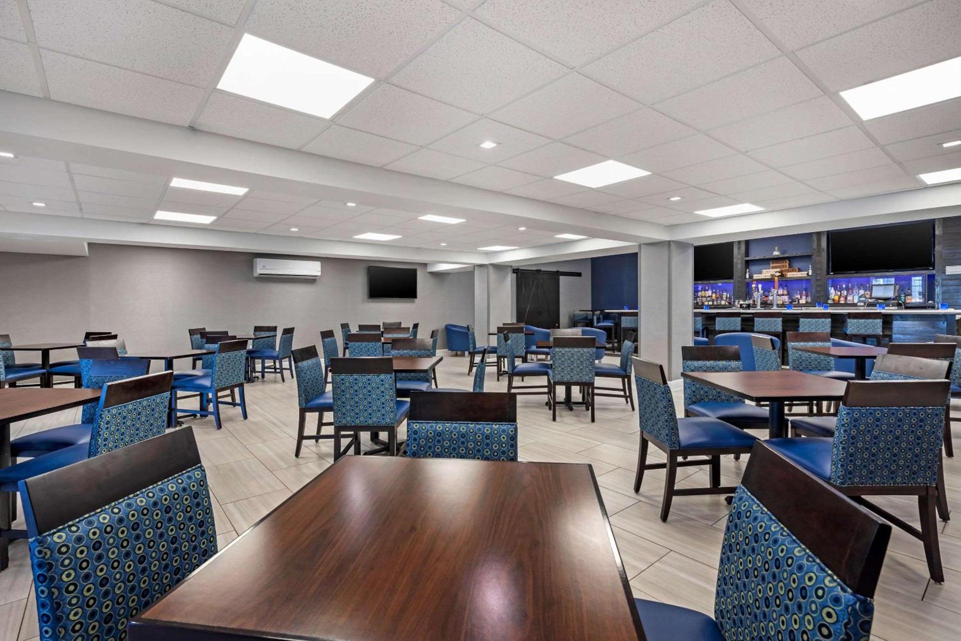 Clarion Hotel Conference Center Lexington North photo 92