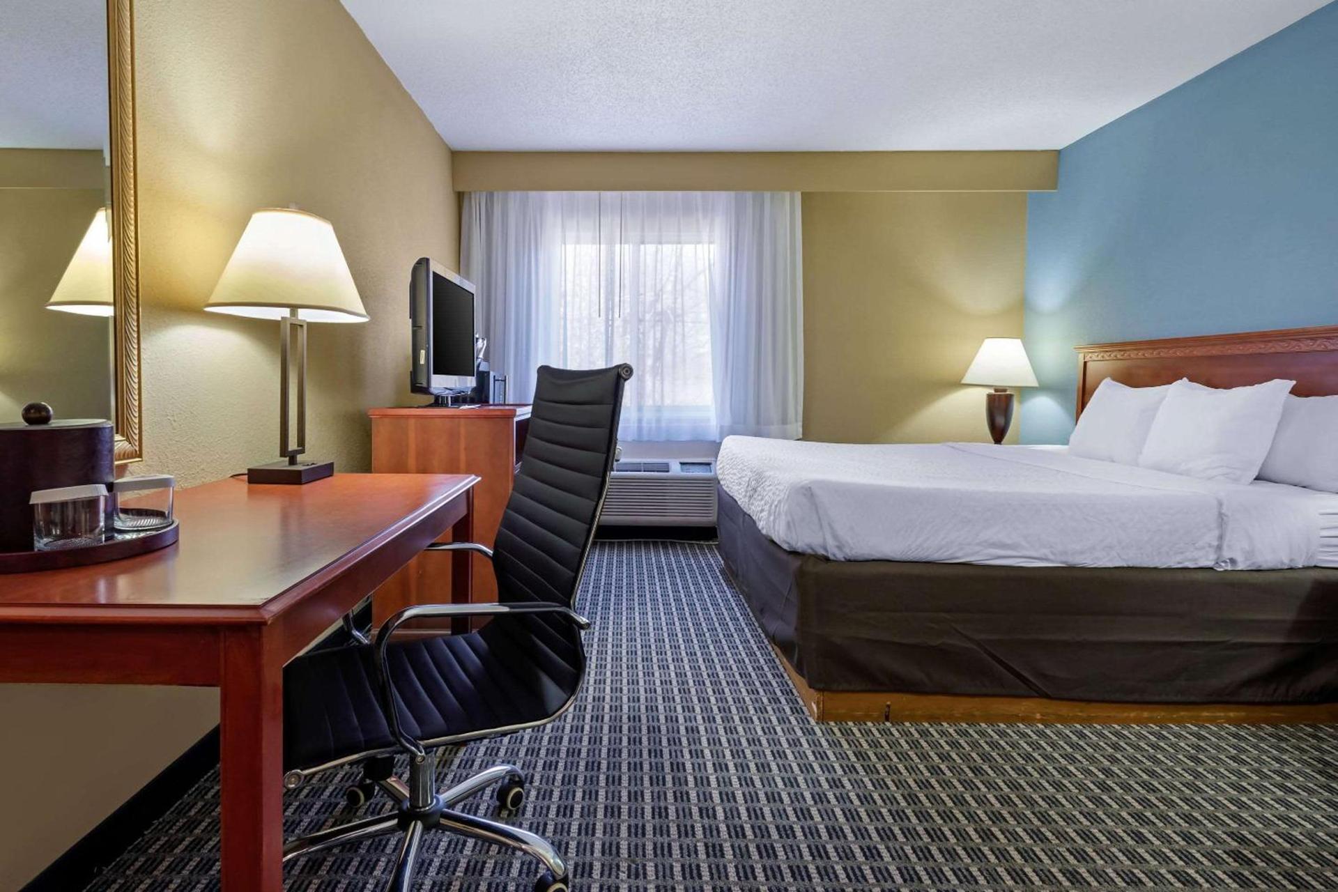 Clarion Hotel Conference Center Lexington North photo 91