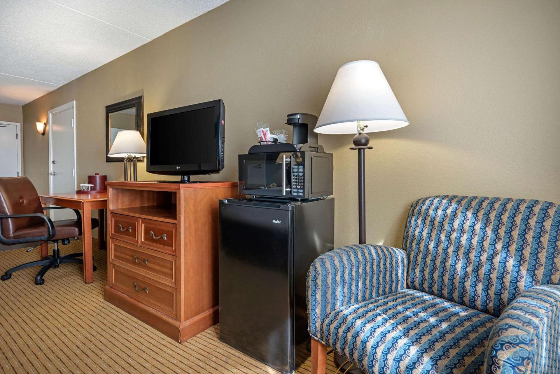 Clarion Hotel Conference Center Lexington North photo 88