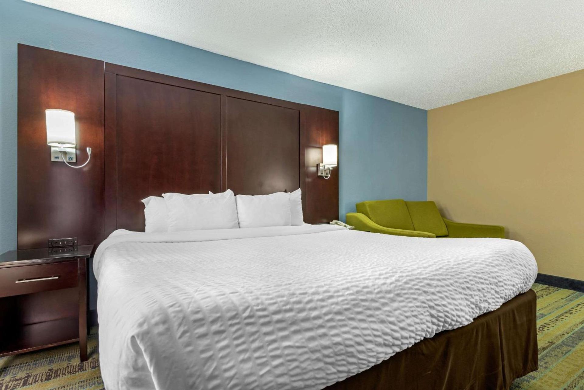 Clarion Hotel Conference Center Lexington North photo 85