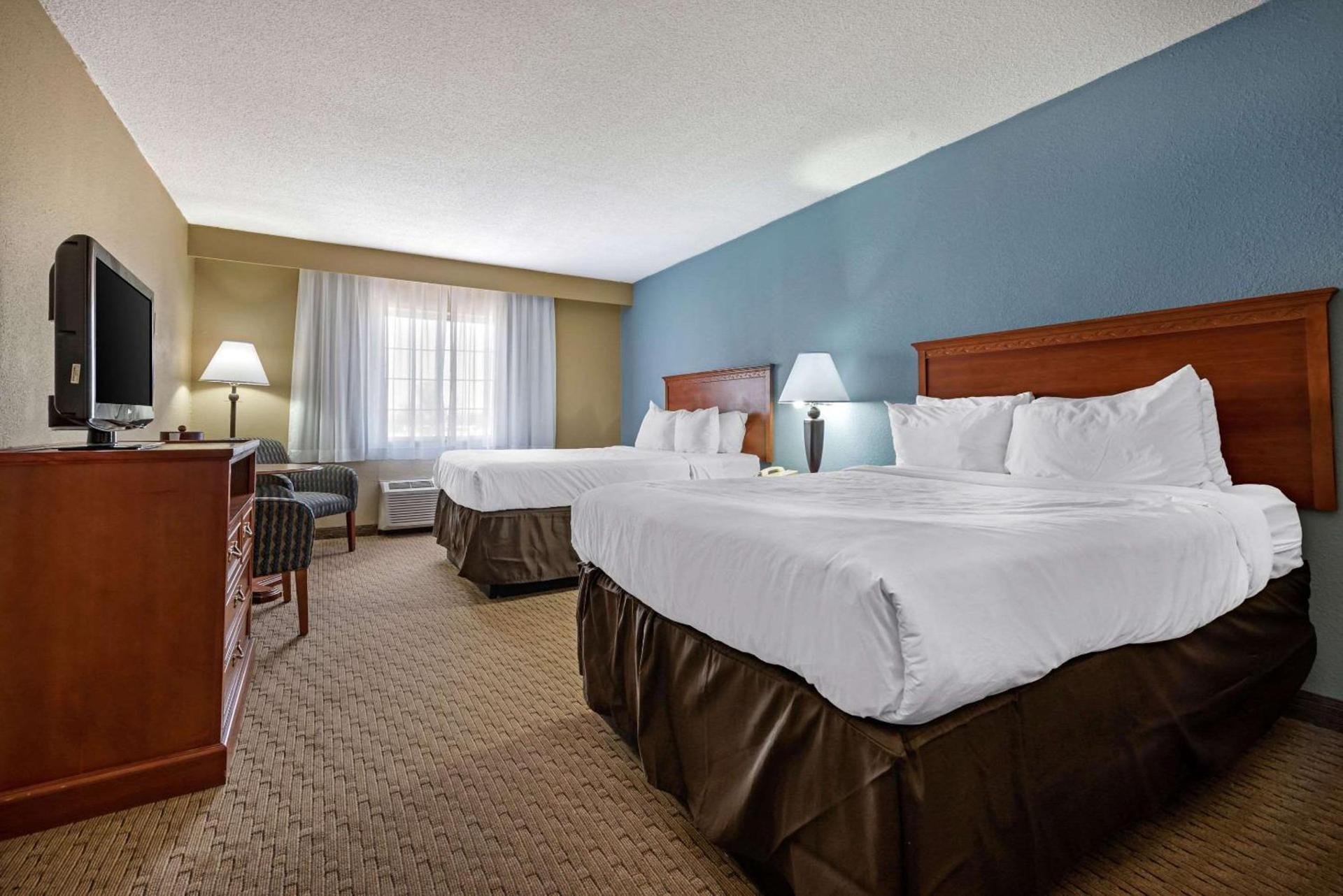 Clarion Hotel Conference Center Lexington North photo 82