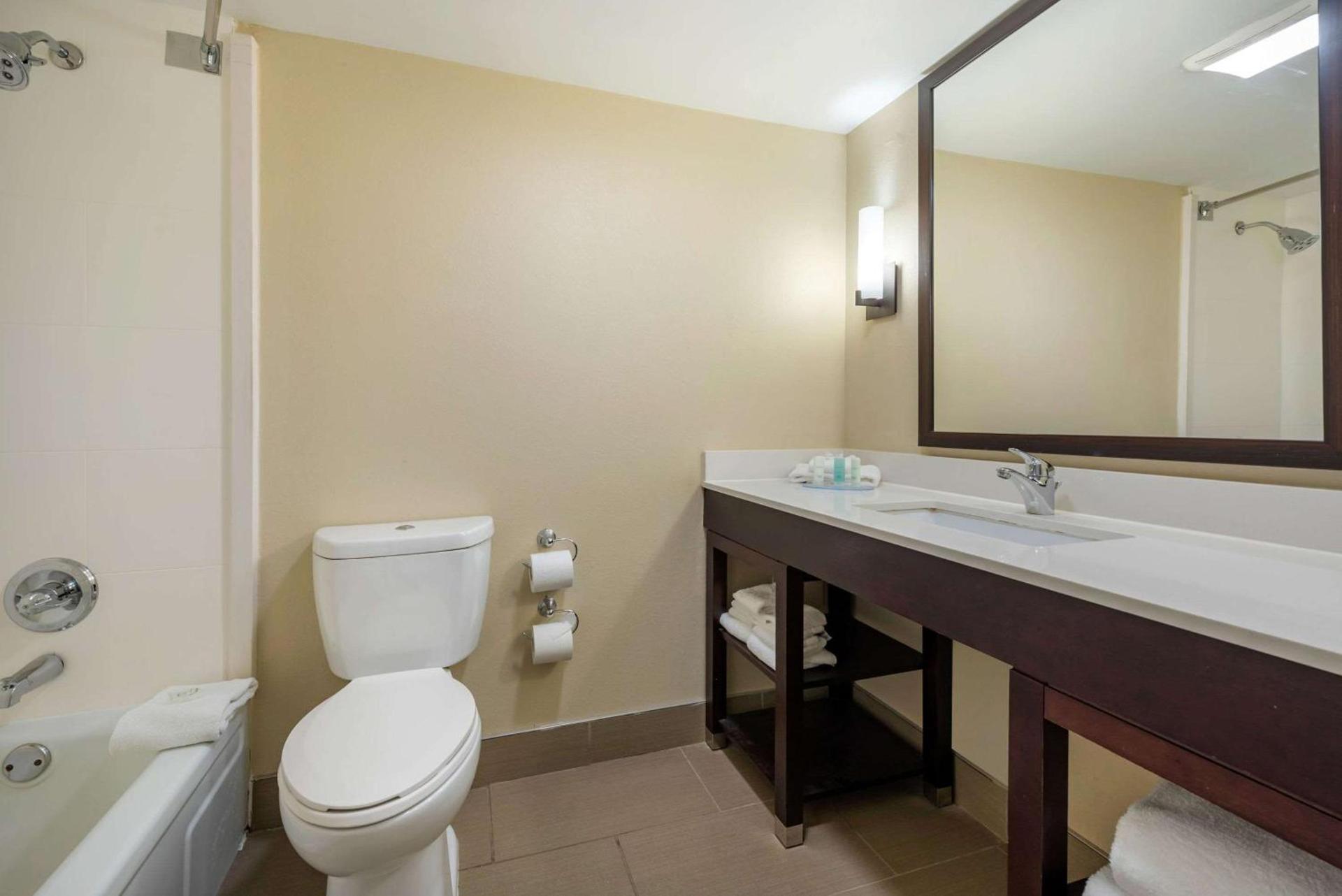 Clarion Hotel Conference Center Lexington North photo 66