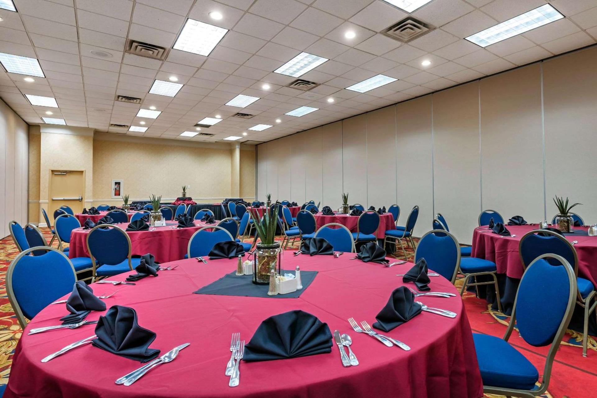 Clarion Hotel Conference Center Lexington North photo 67