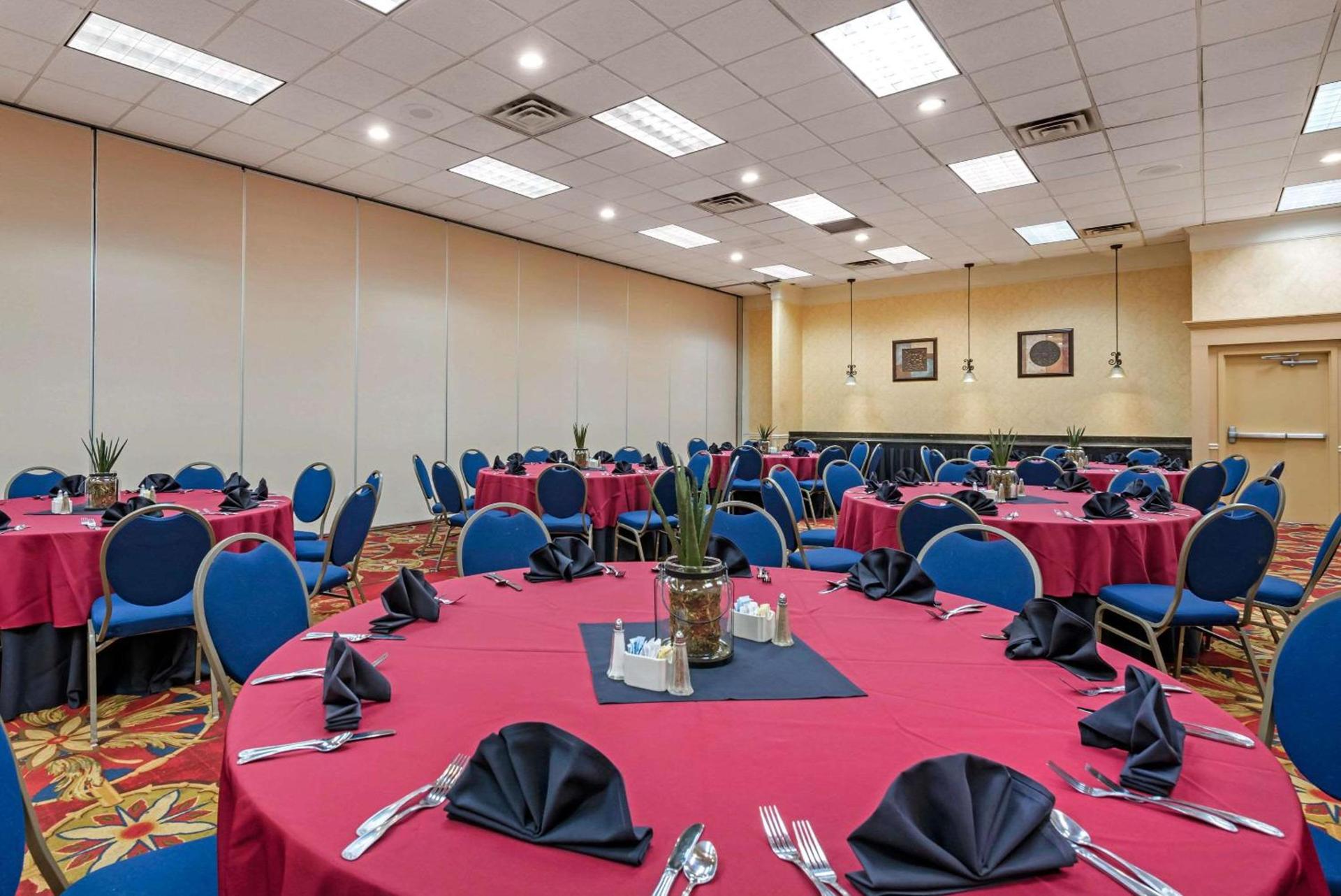 Clarion Hotel Conference Center Lexington North photo 63