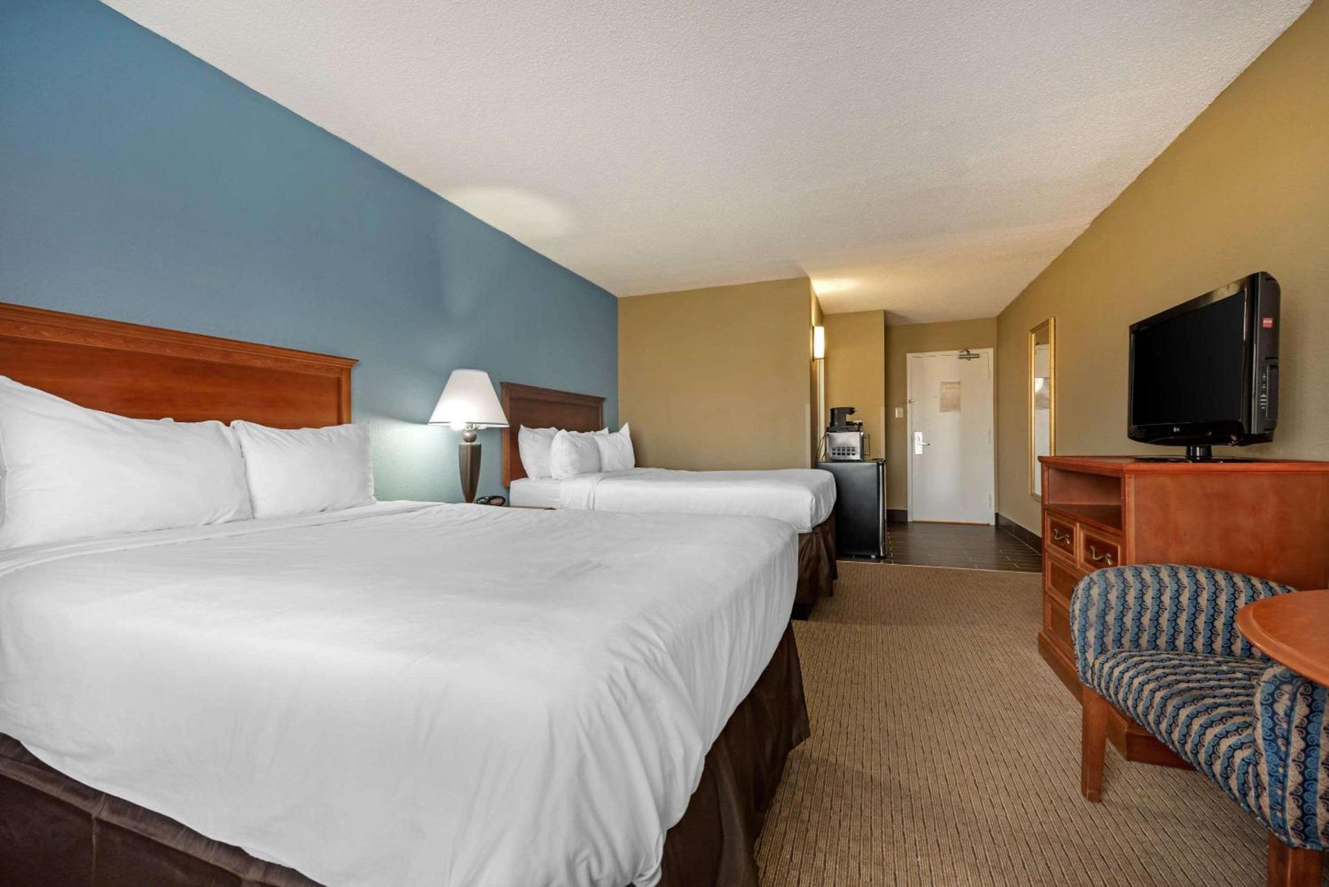 Clarion Hotel Conference Center Lexington North photo 64