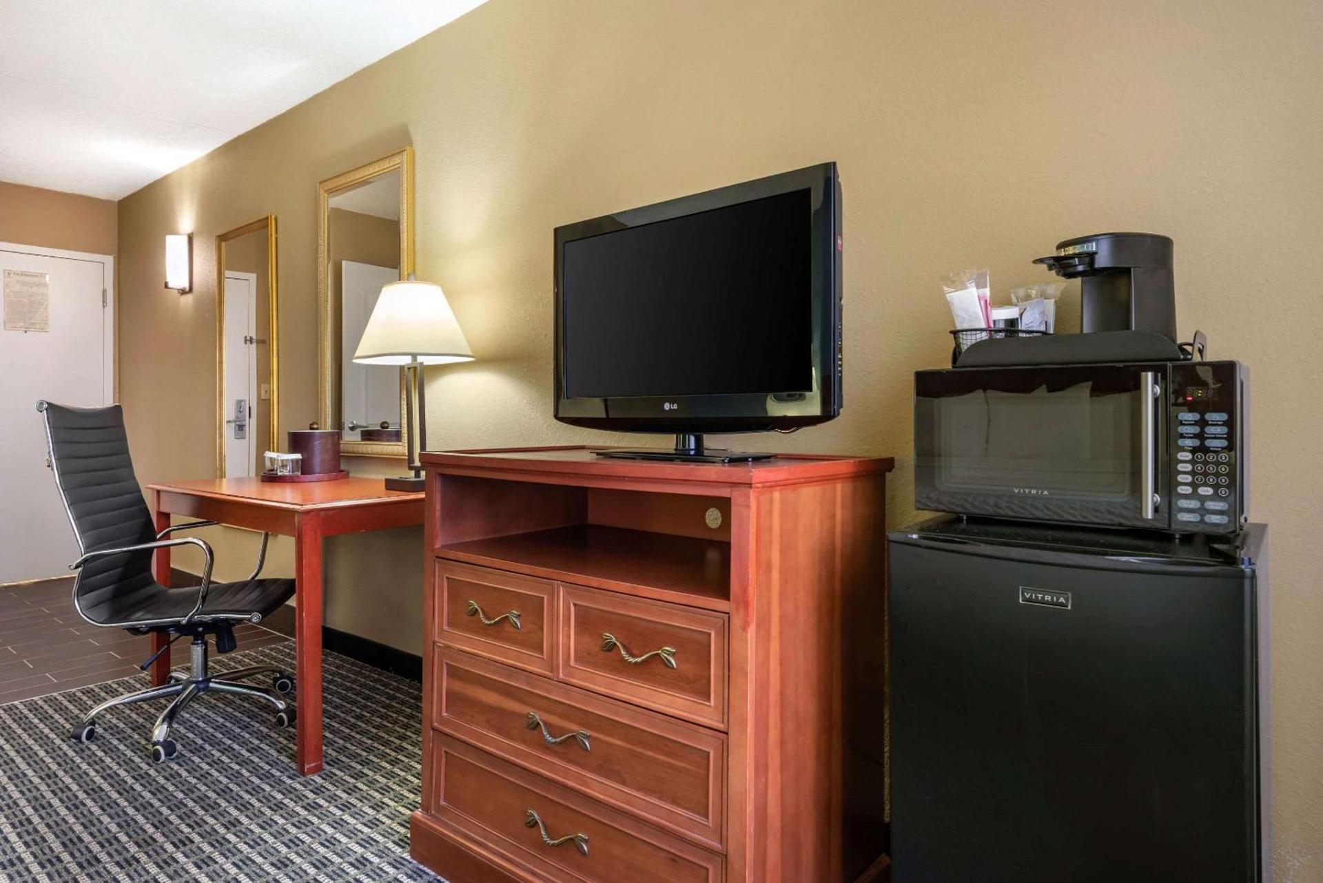 Clarion Hotel Conference Center Lexington North photo 61