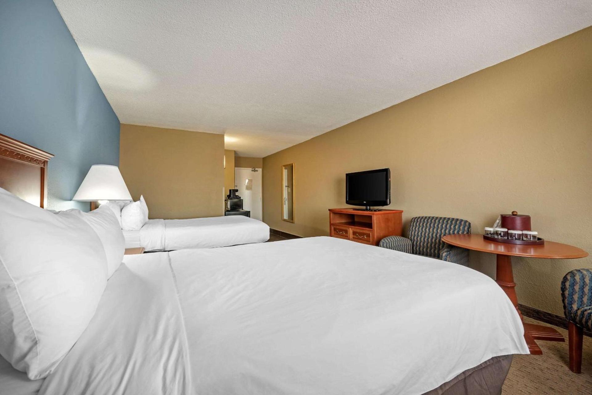 Clarion Hotel Conference Center Lexington North photo 58