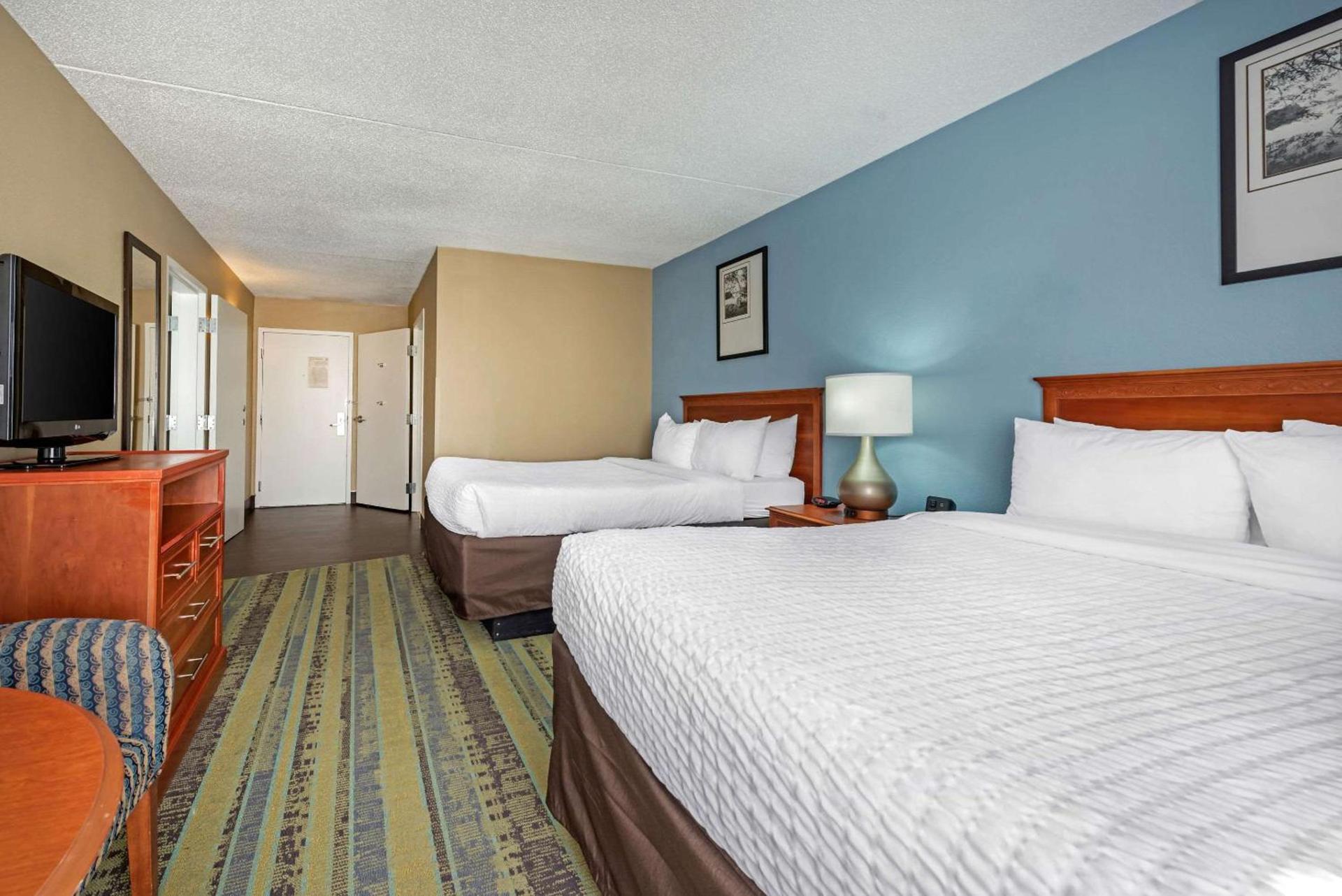 Clarion Hotel Conference Center Lexington North photo 59
