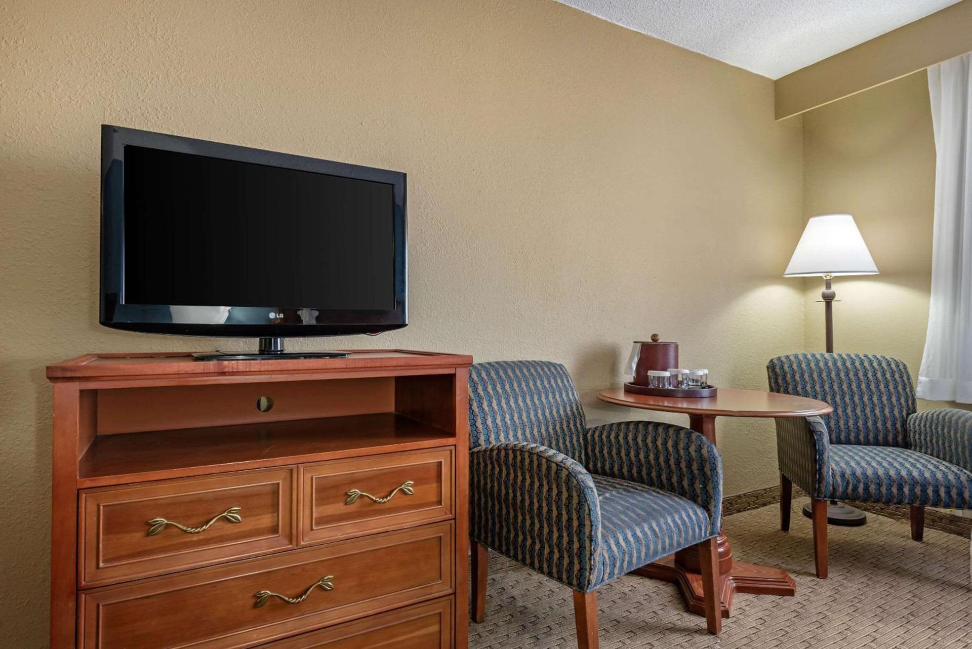 Clarion Hotel Conference Center Lexington North photo 53