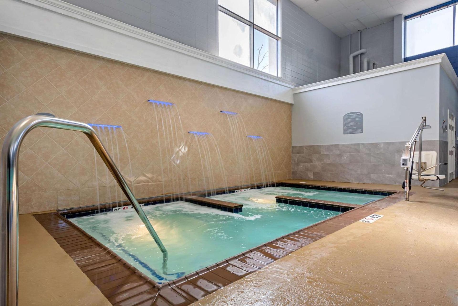 Clarion Hotel Conference Center Lexington North photo 51