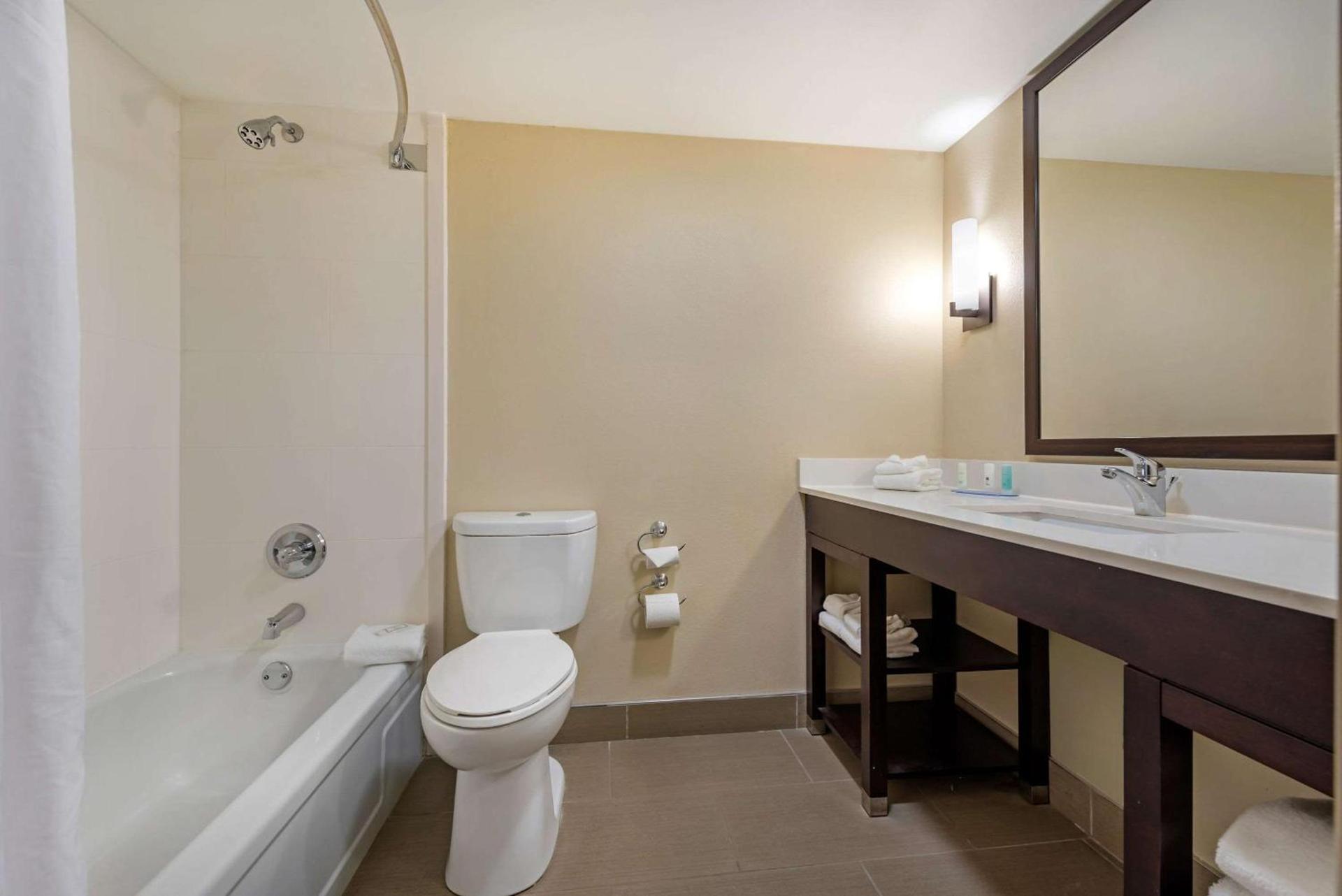 Clarion Hotel Conference Center Lexington North photo 49