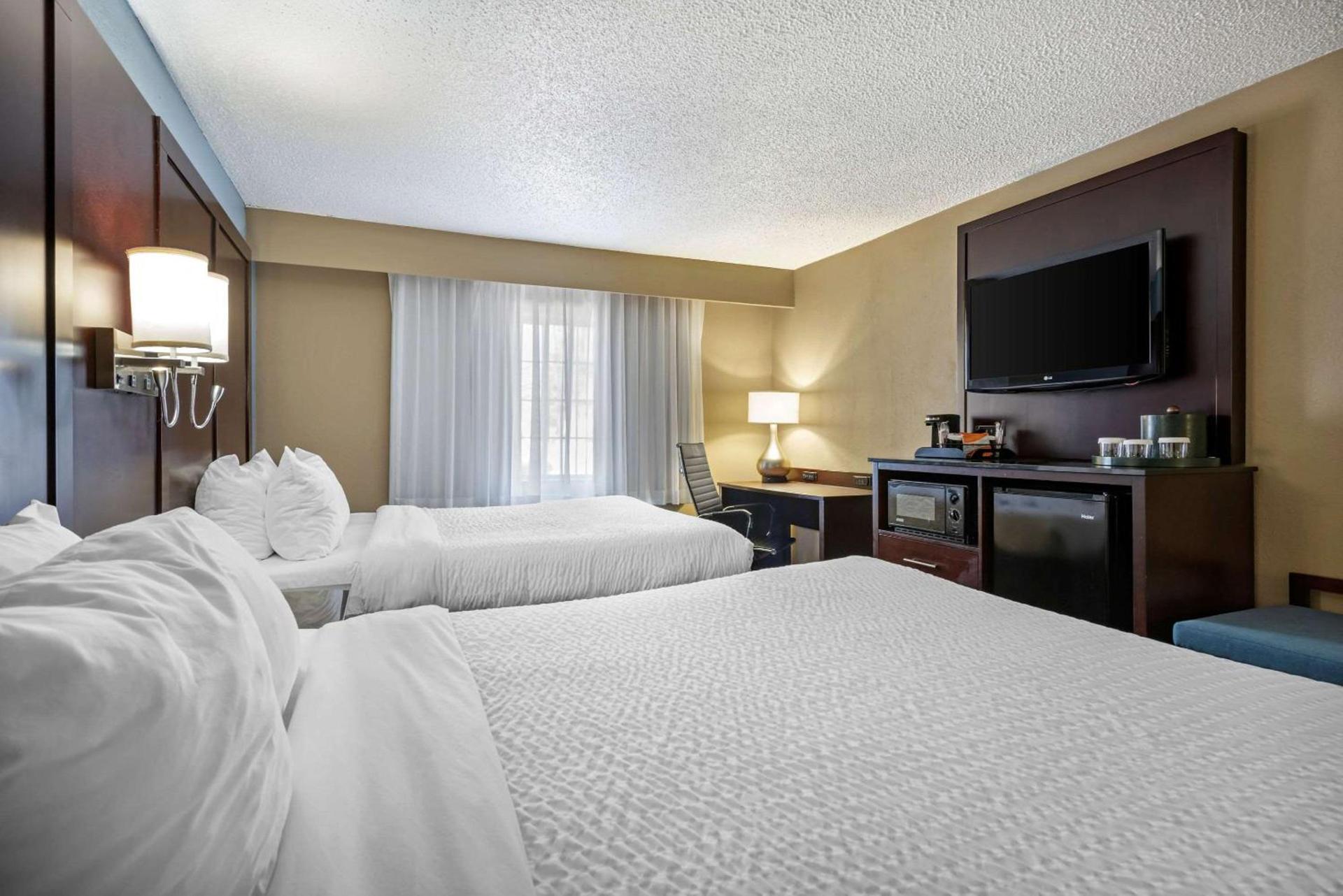 Clarion Hotel Conference Center Lexington North photo 46