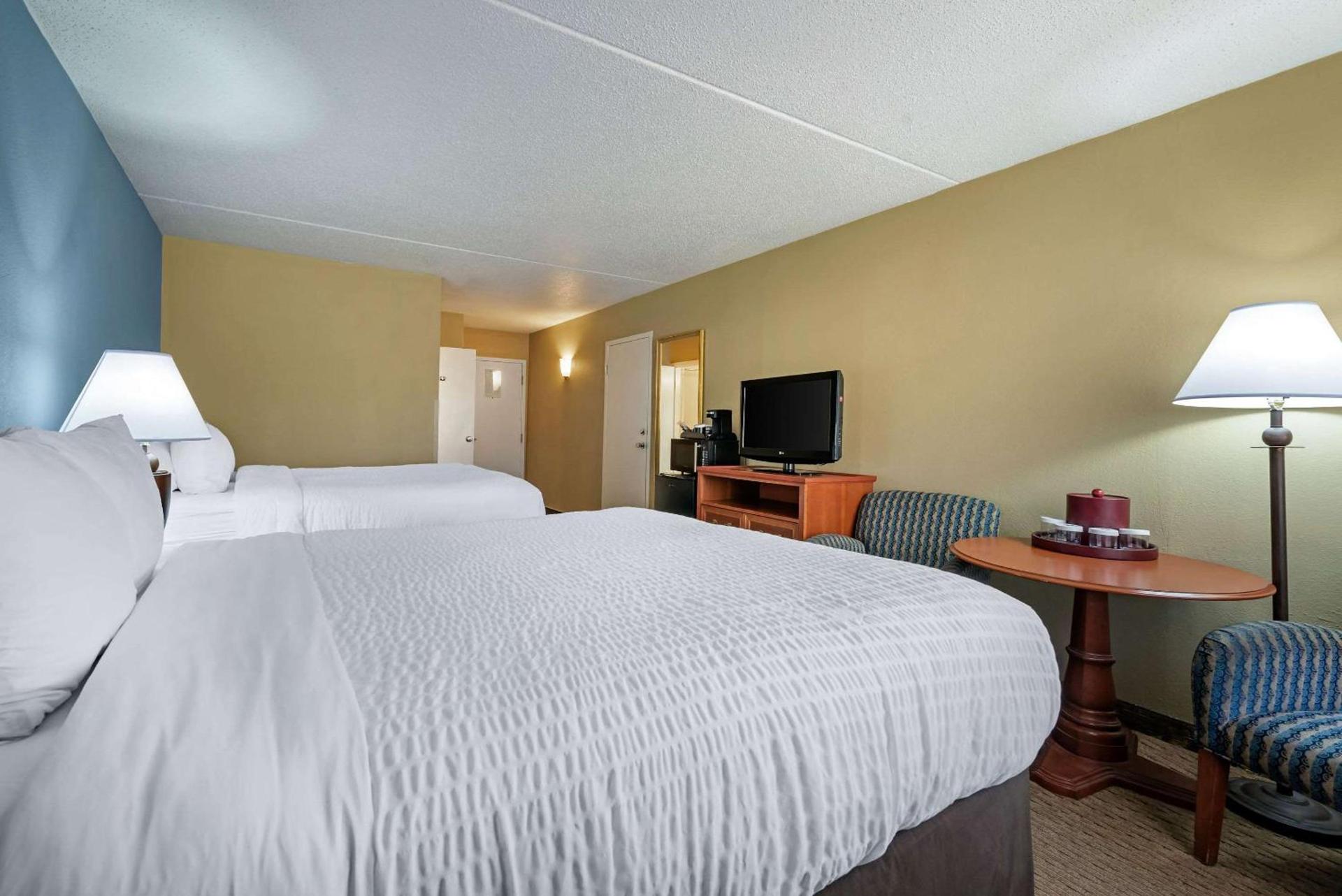 Clarion Hotel Conference Center Lexington North photo 44